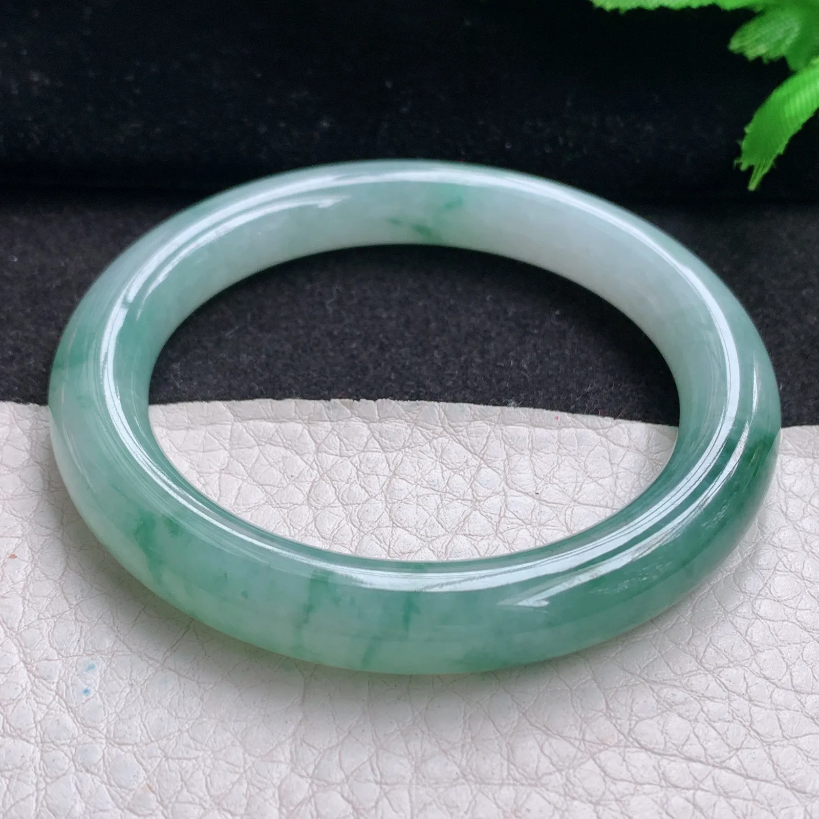 n小圈口52*9*9.5美人镯 天然缅甸翡翠冰飘花圆条玉手镯 叮当镯