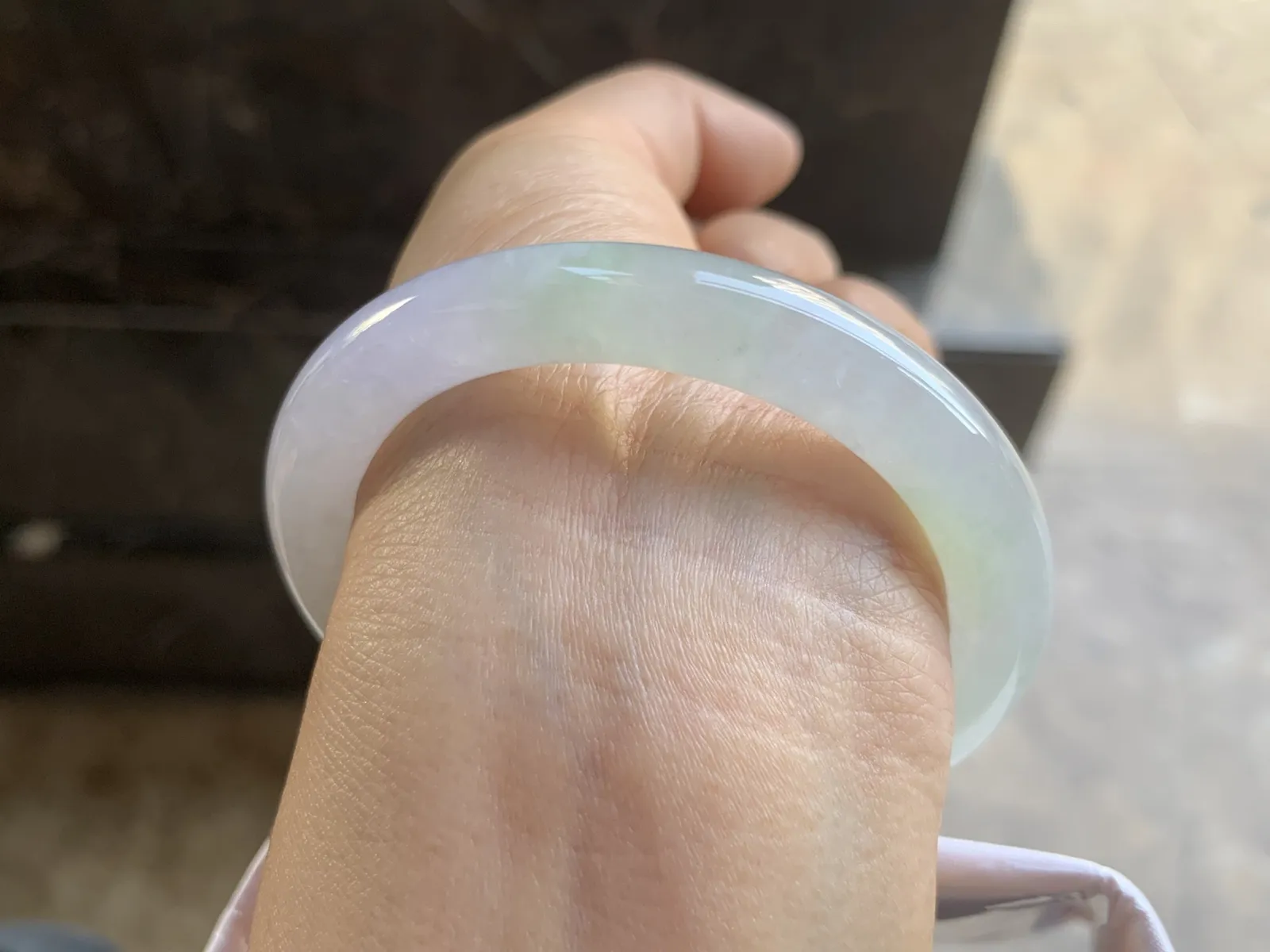 52.5-9mm
冰种淡春彩圆条手镯 底子细腻 水润漂亮