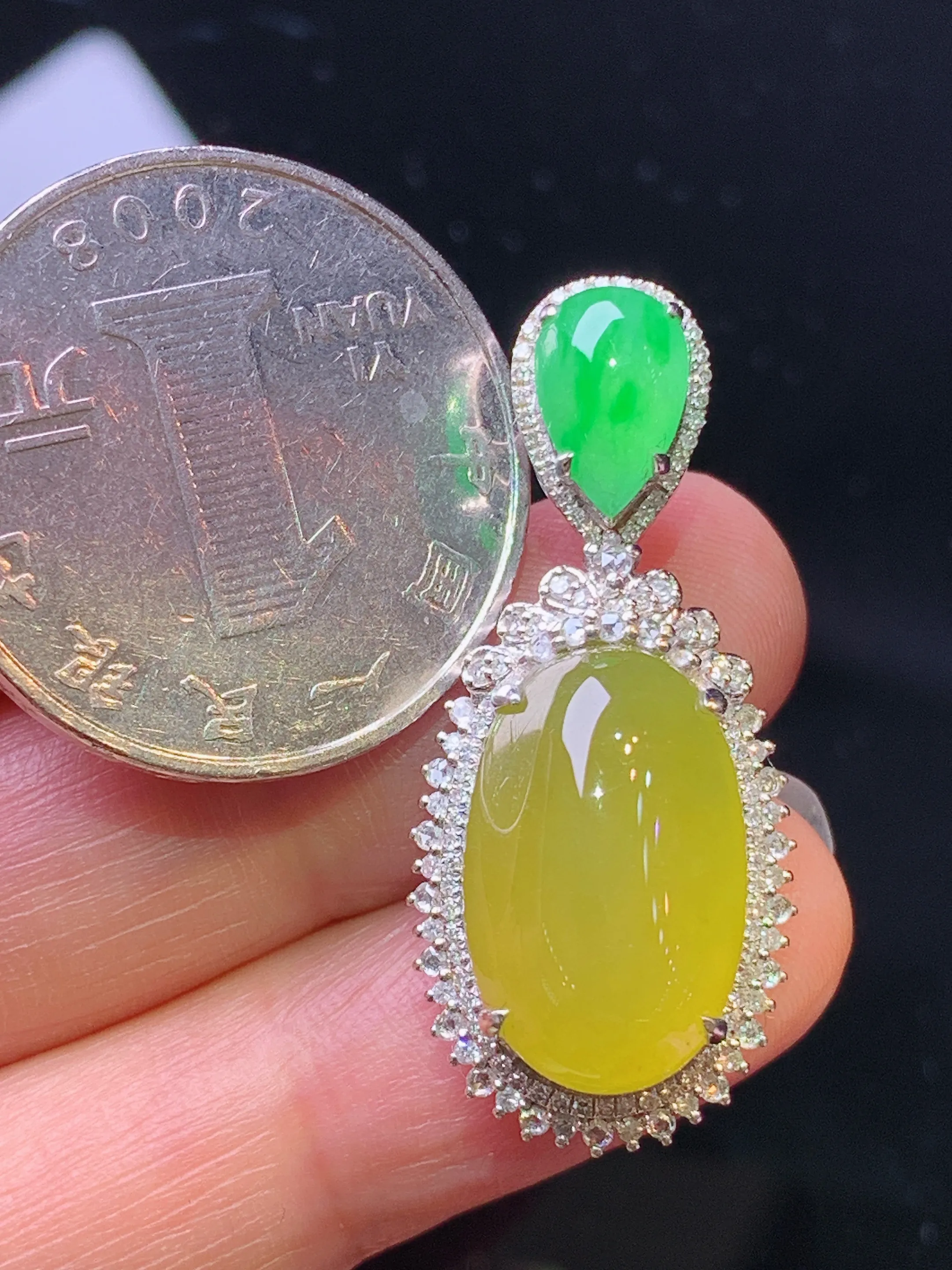 18k金钻镶嵌黄翡蛋面吊坠 玉质细腻 色泽艳丽清新 整体尺寸34.3*15.3*10.2