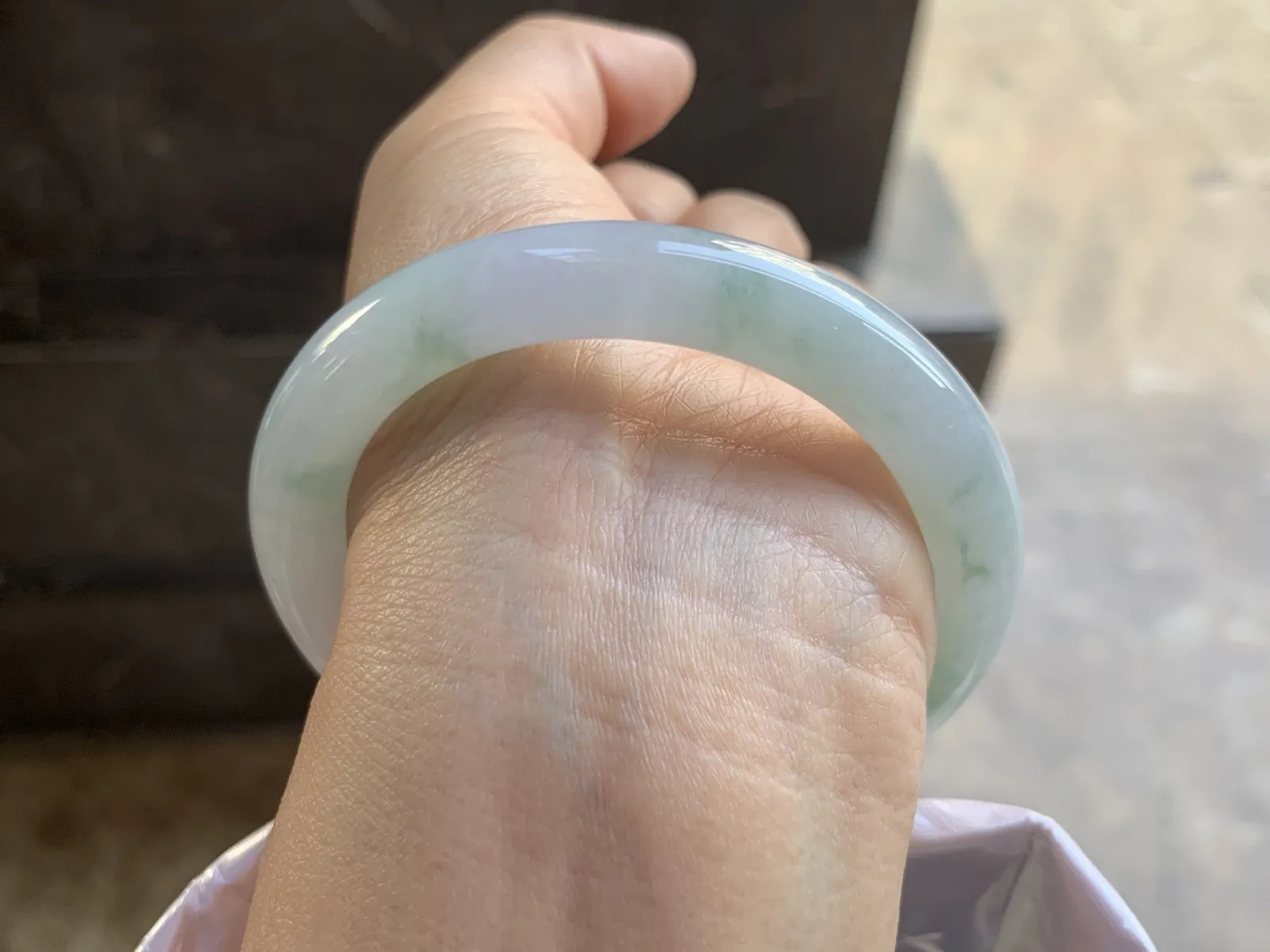 54.5-9.5mm
糯冰飘花圆条手镯 底子细腻 水润