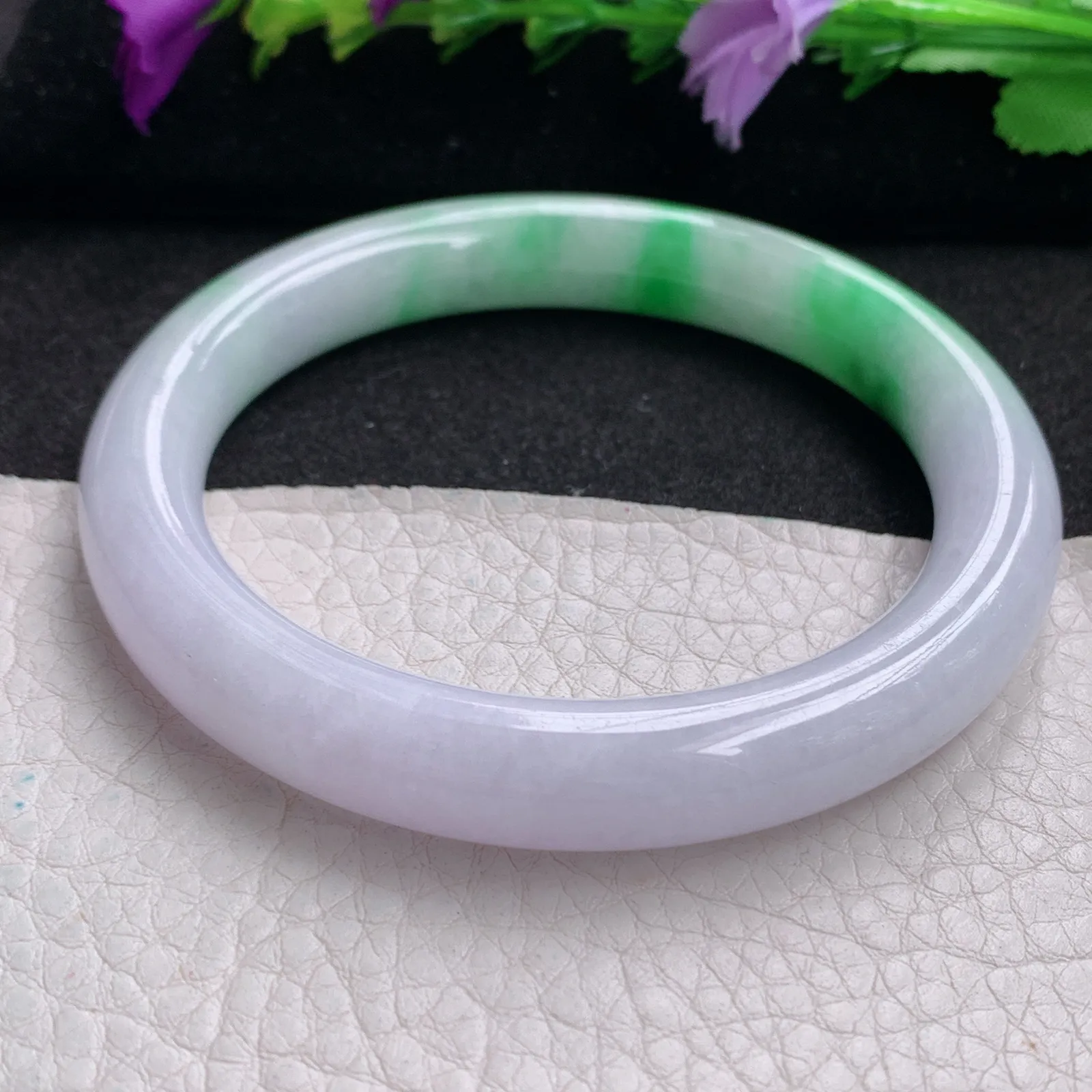 yh实拍59*10*9.5美人镯 天然缅甸翡翠春带彩圆条玉手镯 玉手环