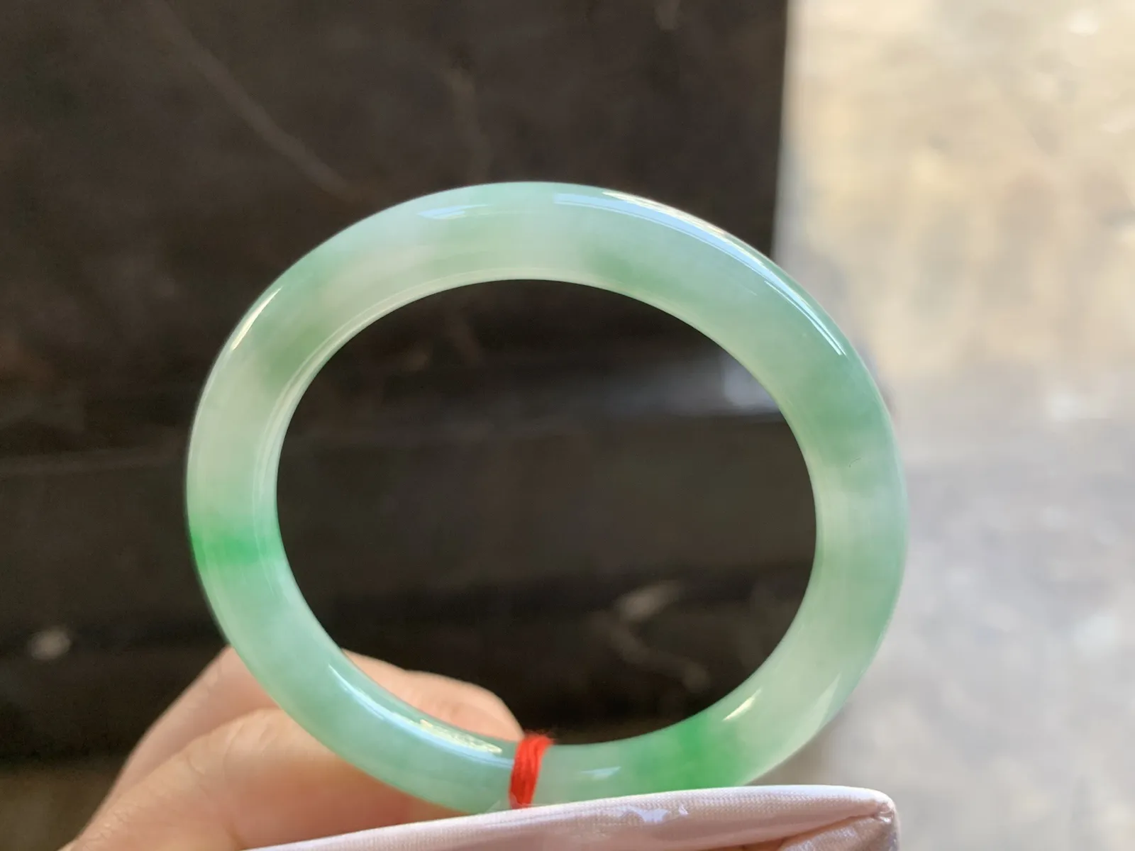 50.5-8mm
带色圆条手镯 底子细腻 水润 颜色漂亮