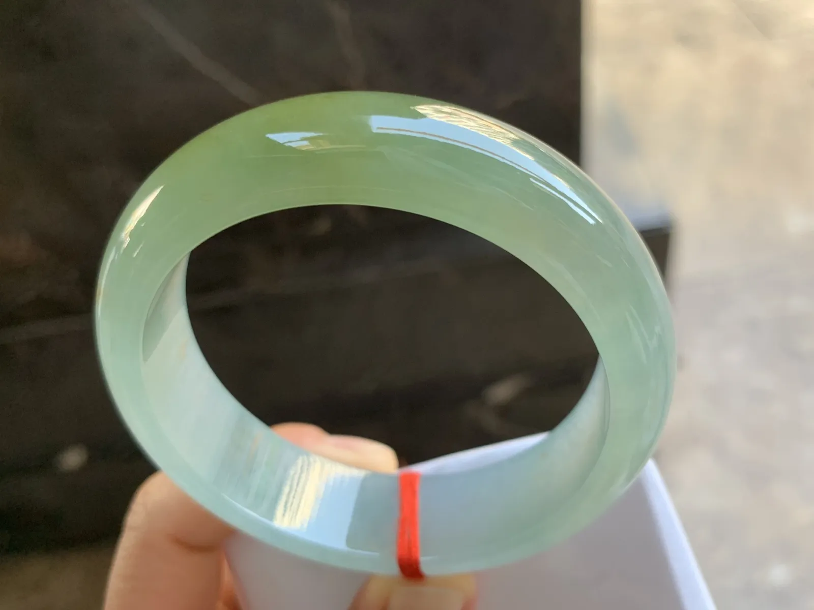 60-18-8.6mm
冰种黄翡宽版轮胎手镯 水润光泽 颜色漂亮 宽版大气