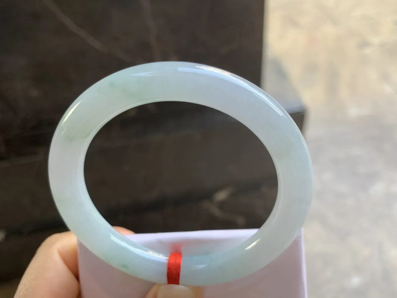 54.5-9.5mm
糯冰飘花圆条手镯 底子细腻 水润