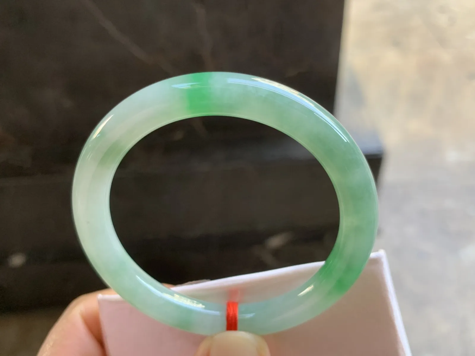 50.5-8mm
带色圆条手镯 底子细腻 水润 颜色漂亮