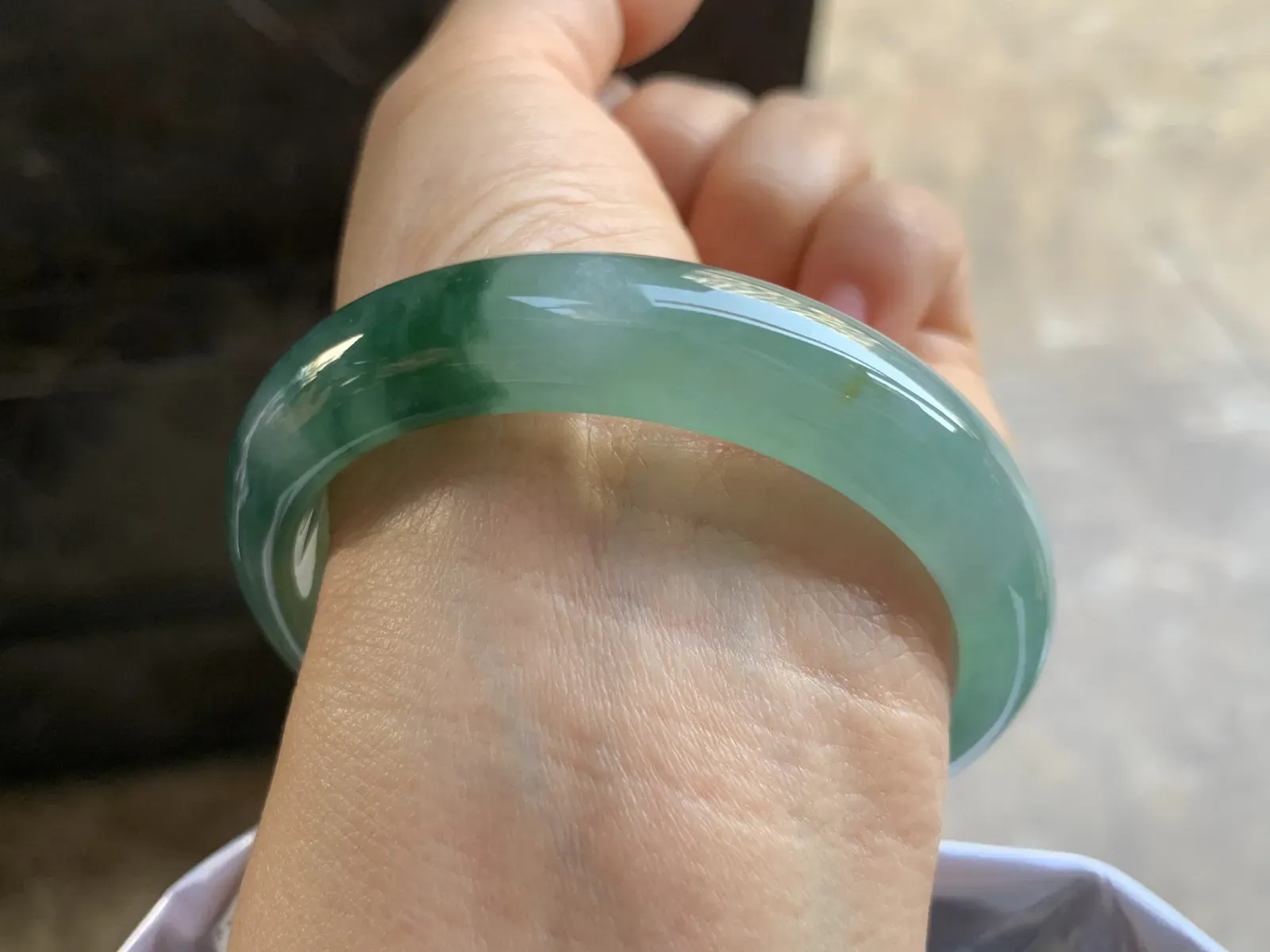 55-13-7.8mm
冰种飘花手镯 底子细腻 水润浓郁