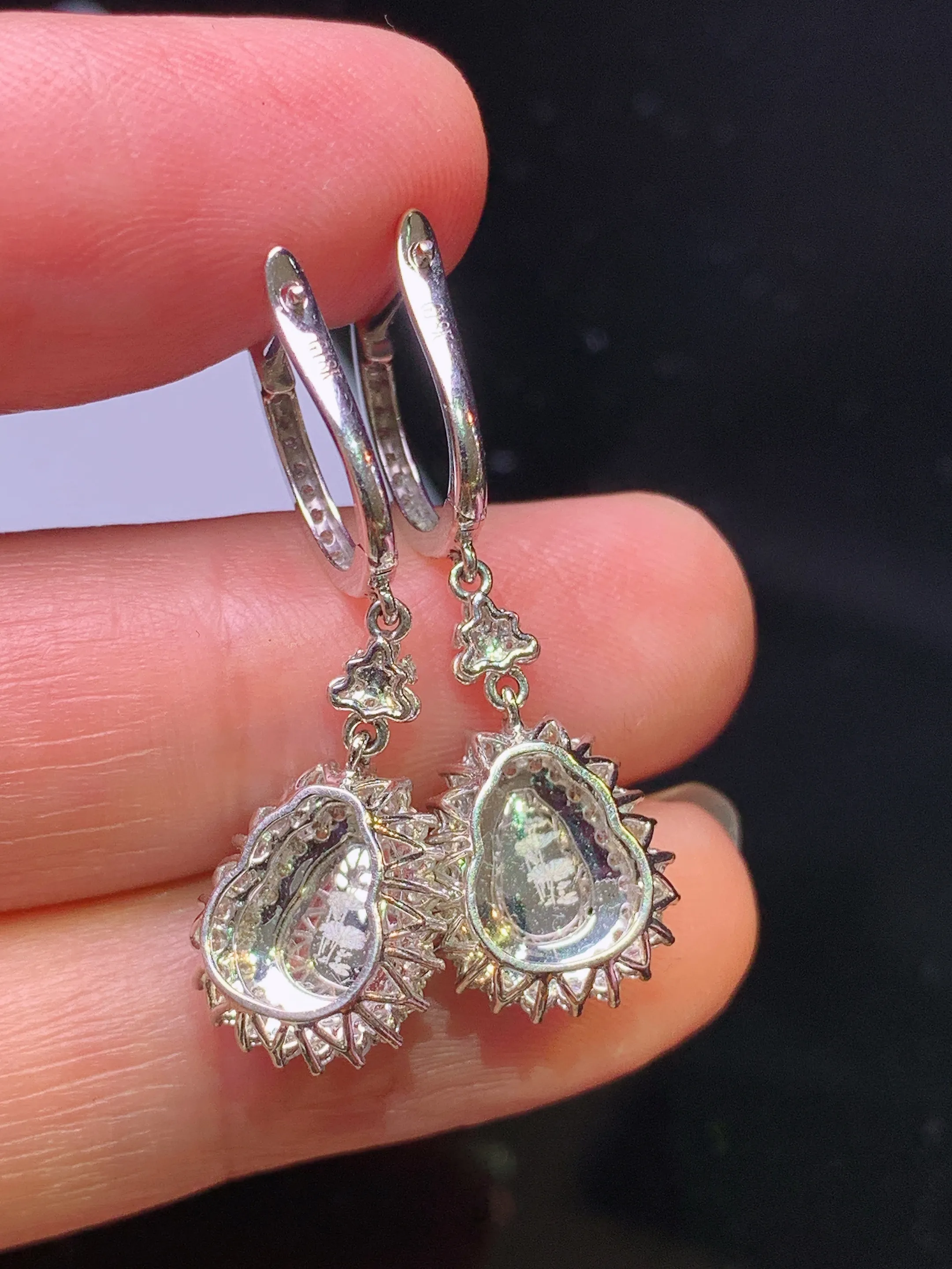 18k金钻镶嵌满绿葫芦耳坠 玉质细腻 色泽艳丽清新 整体尺寸32*10.5*7.2