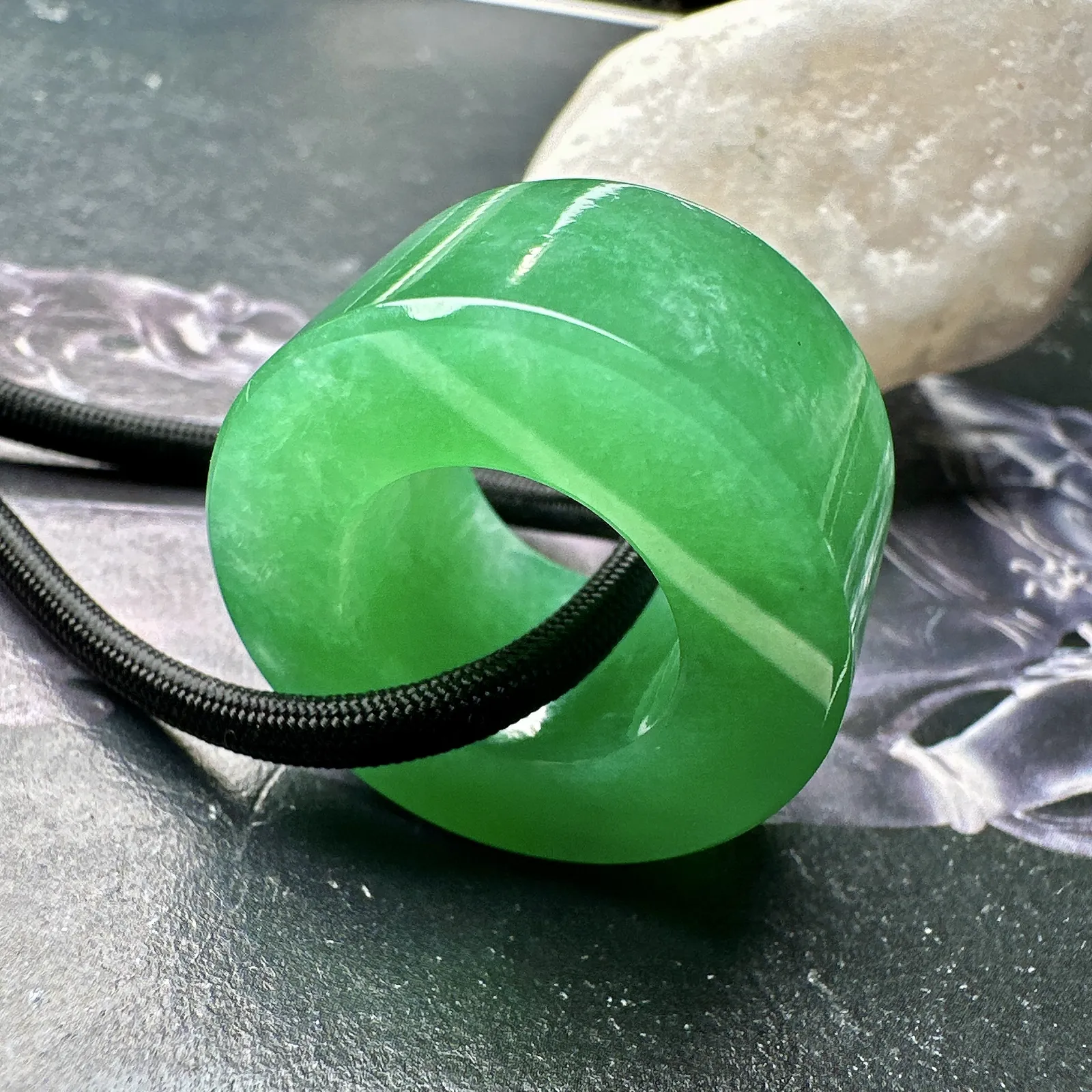 【冰种满绿路路通】种水颜色都不错，冰感明显，质地细腻干净，佩戴佳品。收藏品质。