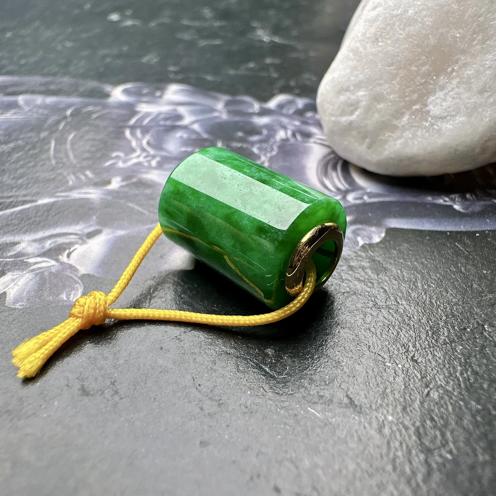 【冰种辣绿路路通】种水颜色，冰感明显，质地细腻干净，佩戴佳品。