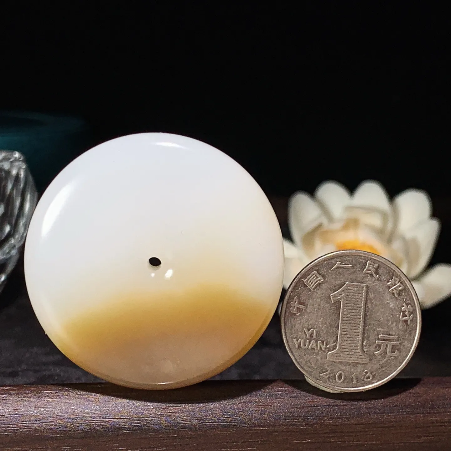 新疆和田玉且末糖羊脂白平安扣挂件 尺寸44/10重42.4克 玉质细腻油润 底色纯净 脂粉好，品质好！lt260116