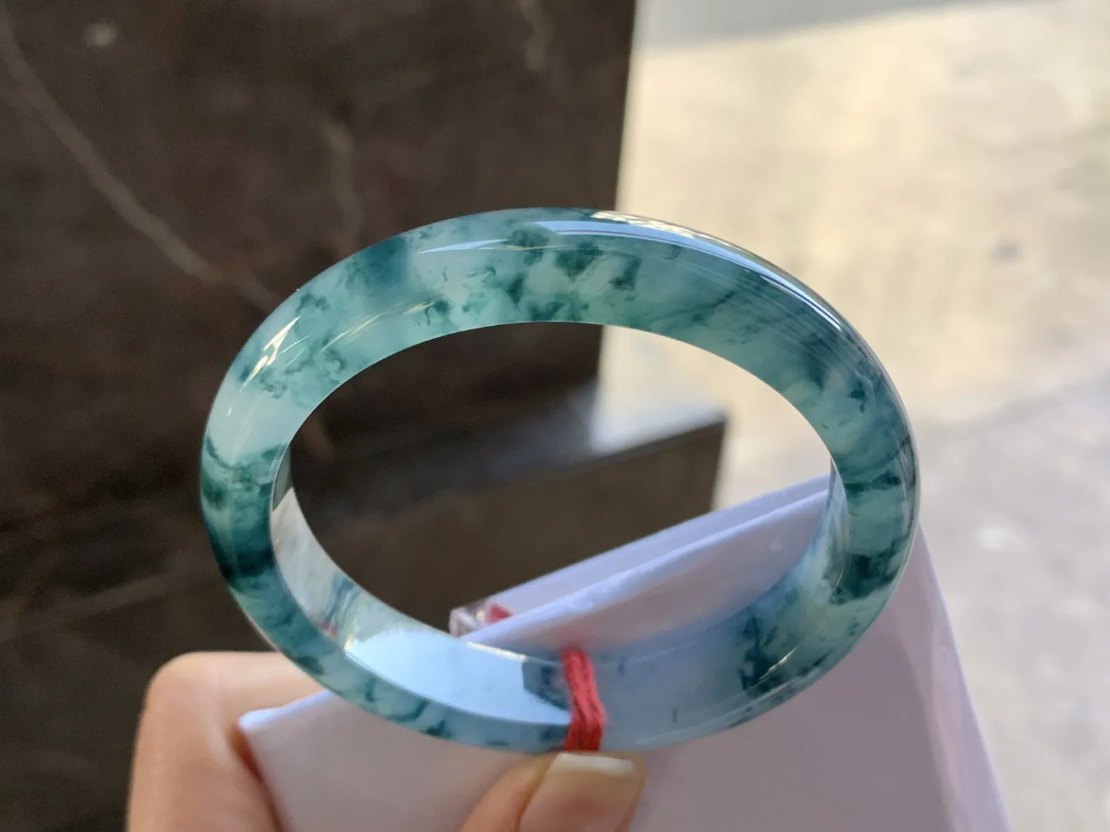 55.8-11.7-7.6

蓝花贵妃手镯^_^飘花浓郁 正圈53可以带