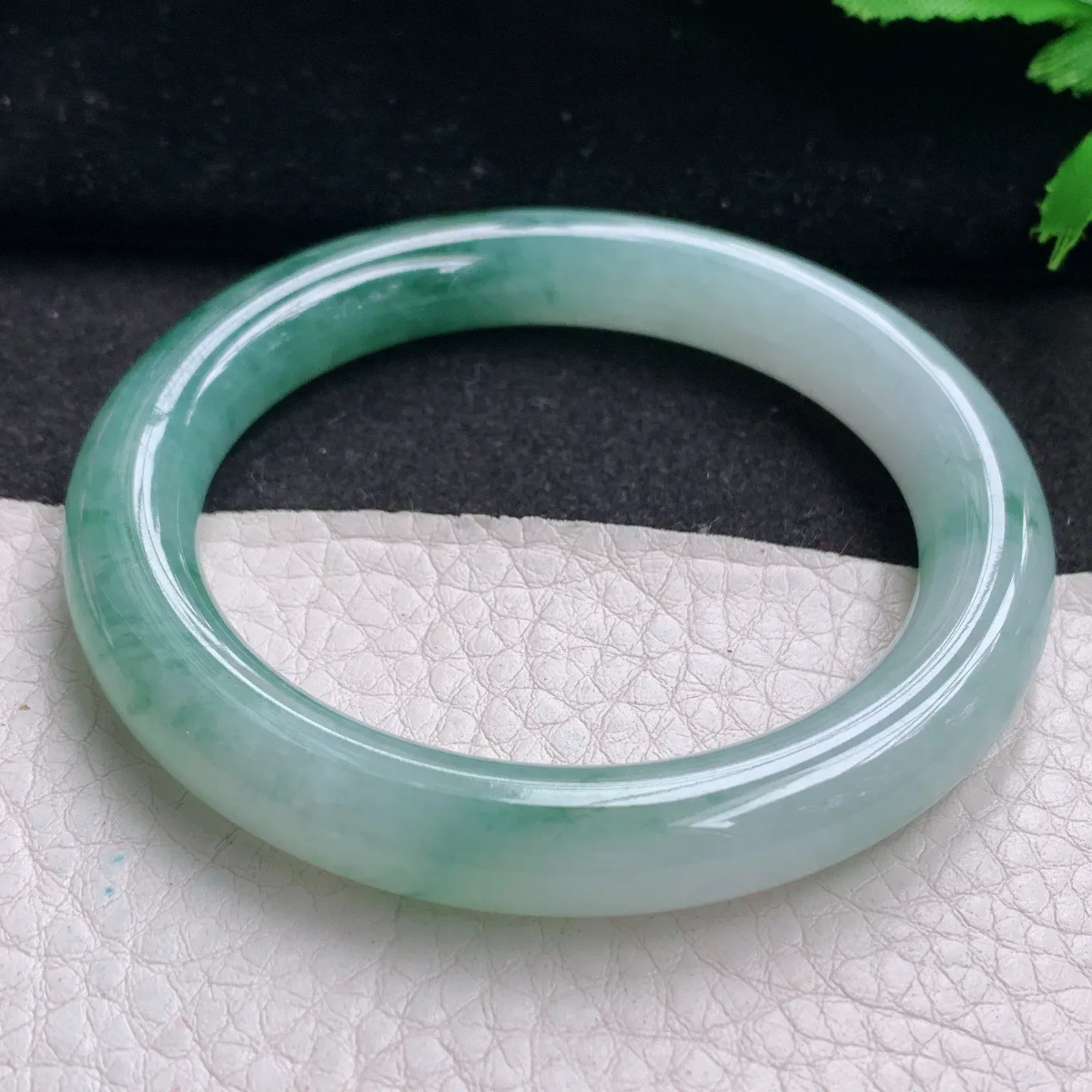 n小圈口52*9*9.5美人镯 天然缅甸翡翠冰飘花圆条玉手镯 叮当镯