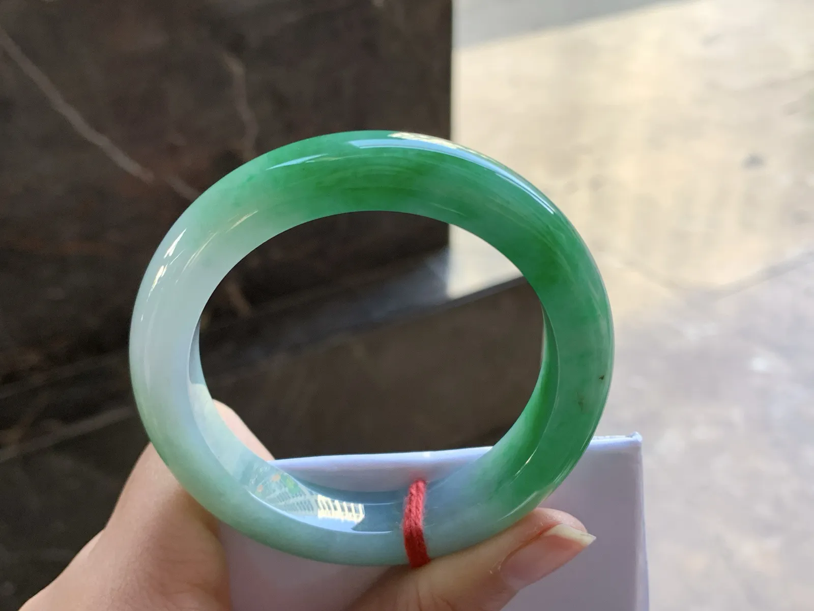 53.5-12.2-9.1

浓绿色手镯^_^颜色鲜艳