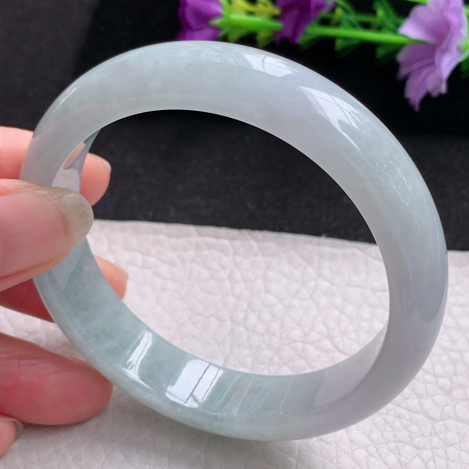 z实拍58*14*7.7平安镯 天然缅甸翡翠浅绿绿水润宽边玉手镯 玉手环