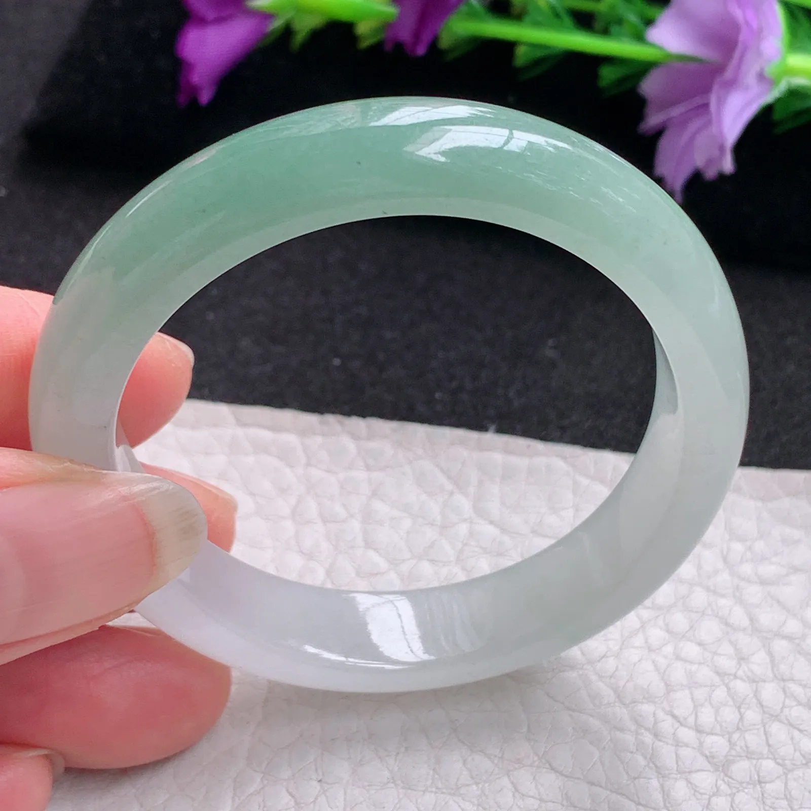 yh小圈口53.5*46*10*6.5贵妃镯 天然缅甸翡翠冰纯秀气椭圆宽边玉手镯 玉手环