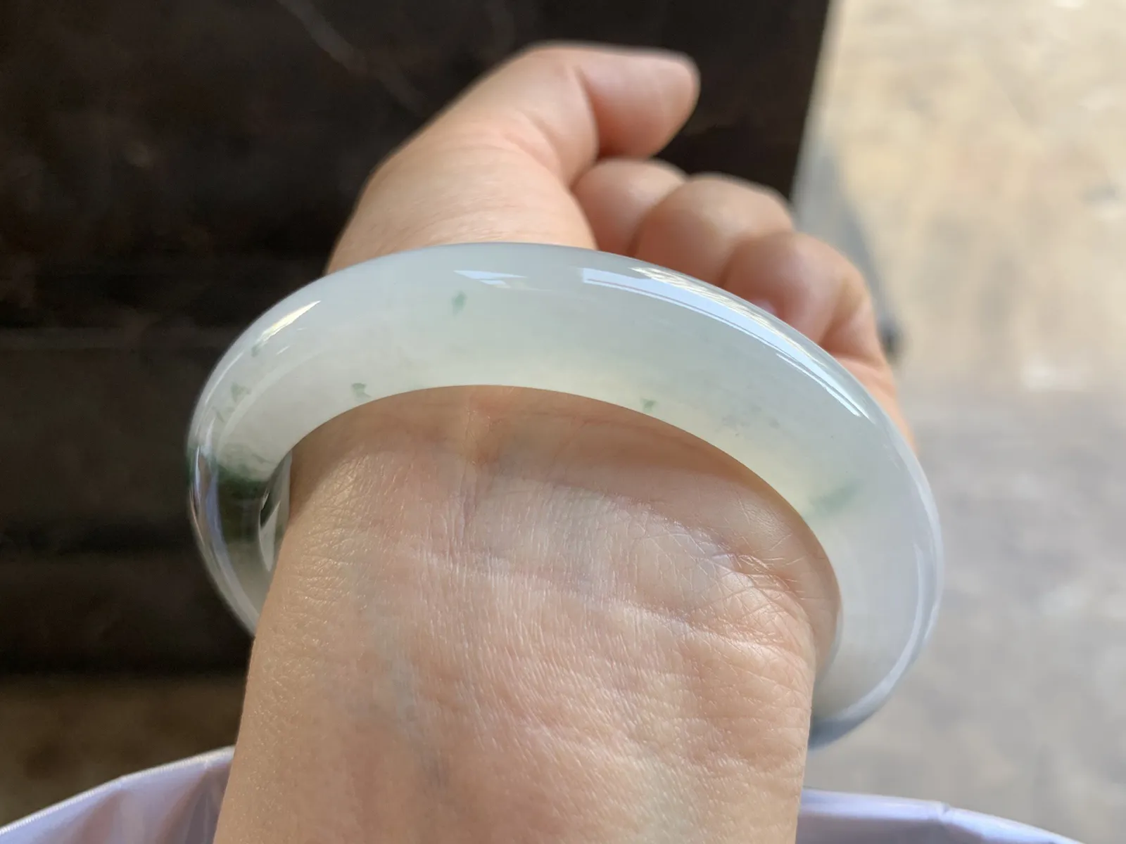 58-12.2-9.4mm
冰种飘花手镯 水润光泽 山水花色