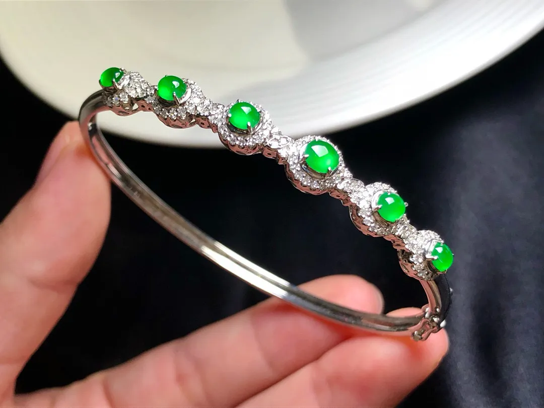 【18K金镶嵌蛋面手镯】种老细腻，色阳浓郁起胶圈口：56.5*6.6*5.6