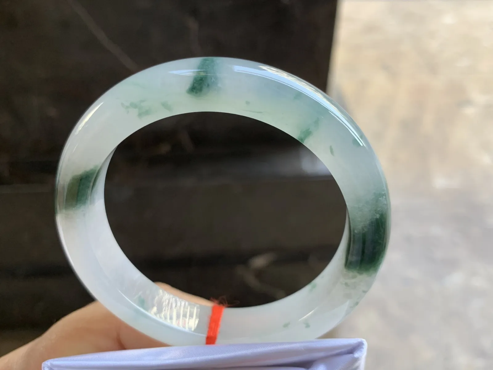 58-12.2-9.4mm
冰种飘花手镯 水润光泽 山水花色