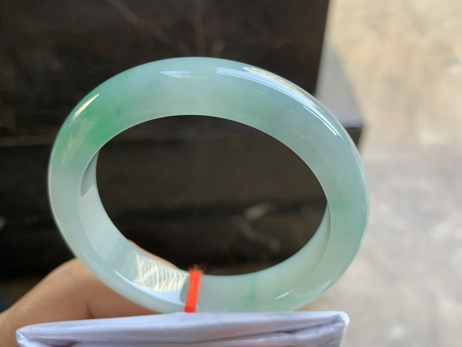 53.5-12-8.2mm
带色手镯 底子细腻 颜色漂亮