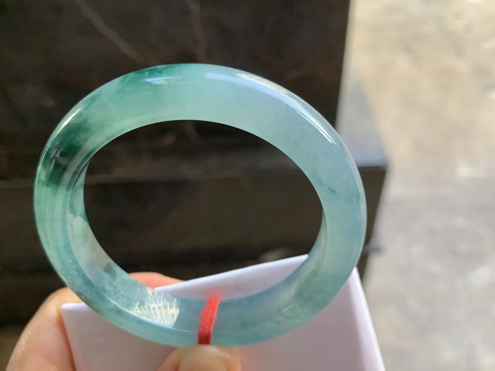 54-11.6-8.7mm
冰种蓝底飘花手镯 水润光泽 底色漂亮 花色独特 推荐