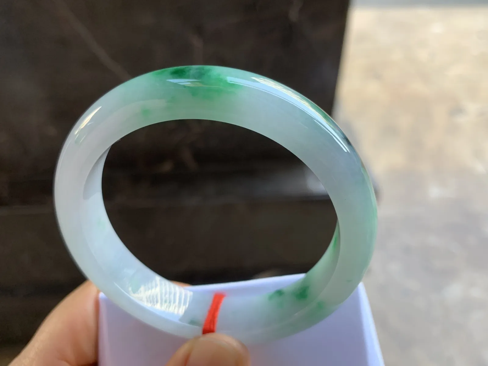 57-13.2-8.3mm
带色手镯 底子细腻 颜色辣绿 推荐