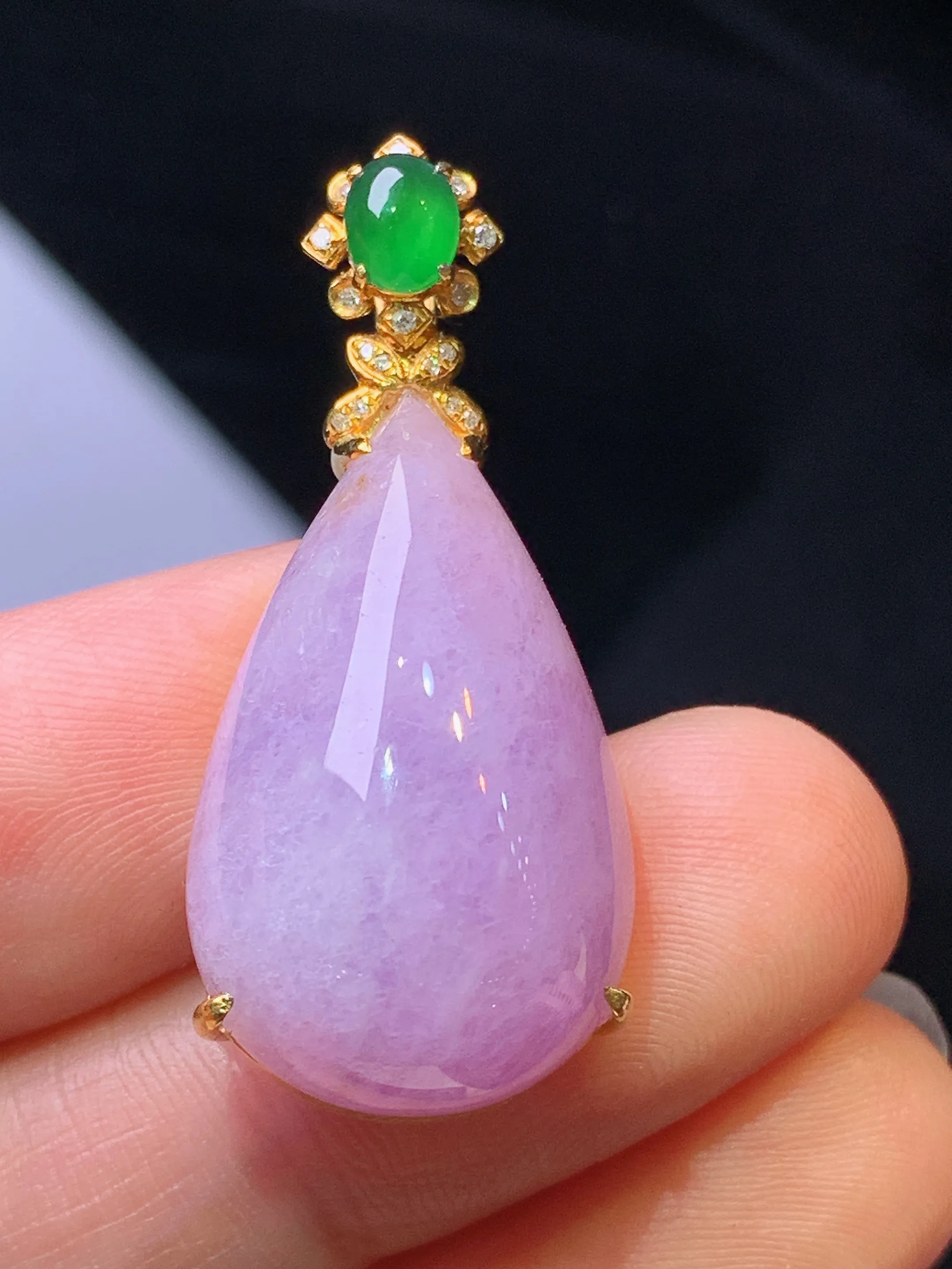 18k金钻镶嵌紫罗兰水滴吊坠 玉质细腻 色泽艳丽清新 整体尺寸34.8*15.2*9.8