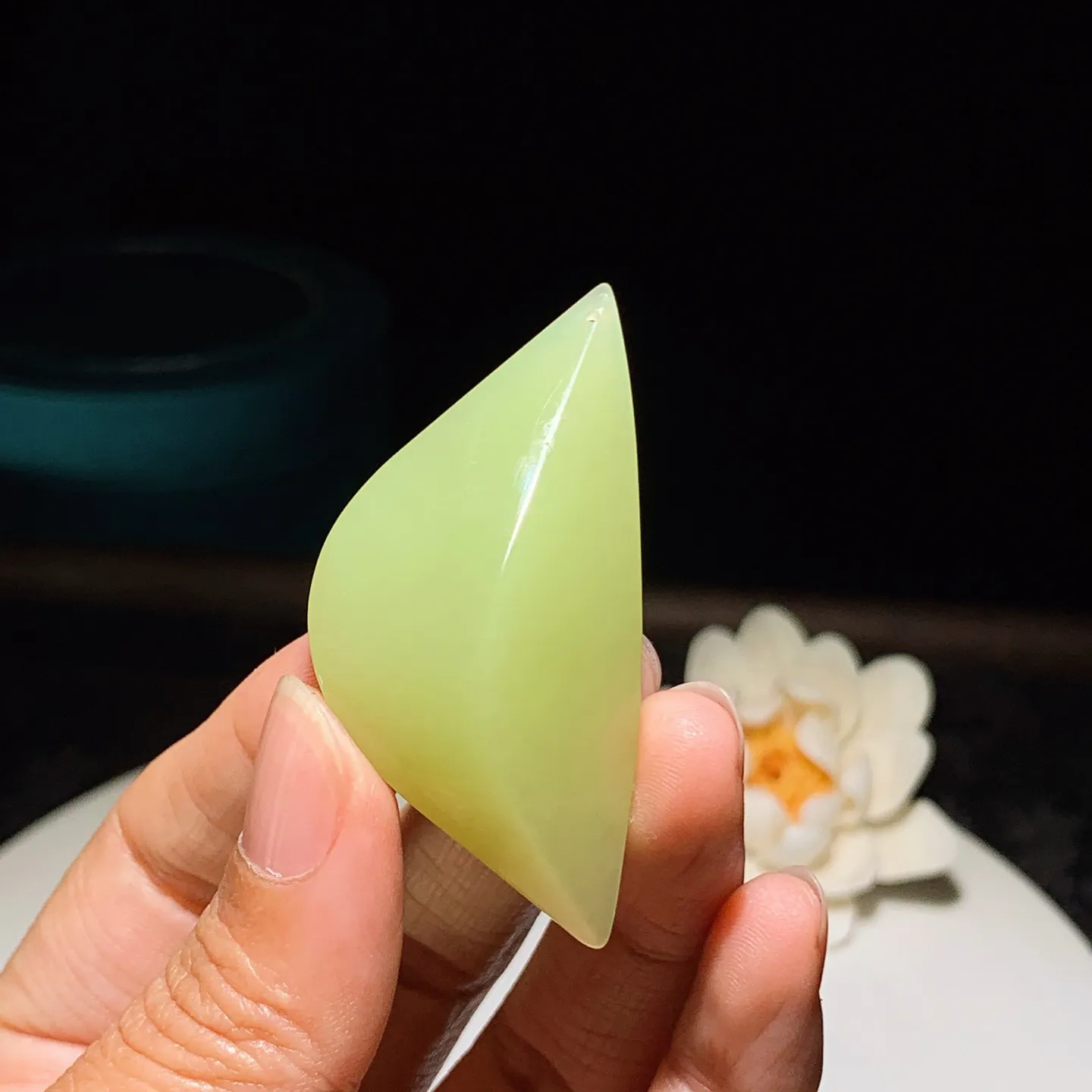 新疆和田玉若羌黄口料随型挂件 尺寸54/26/11重19克 玉质细腻油润 底色纯净 脂粉好，品质好！