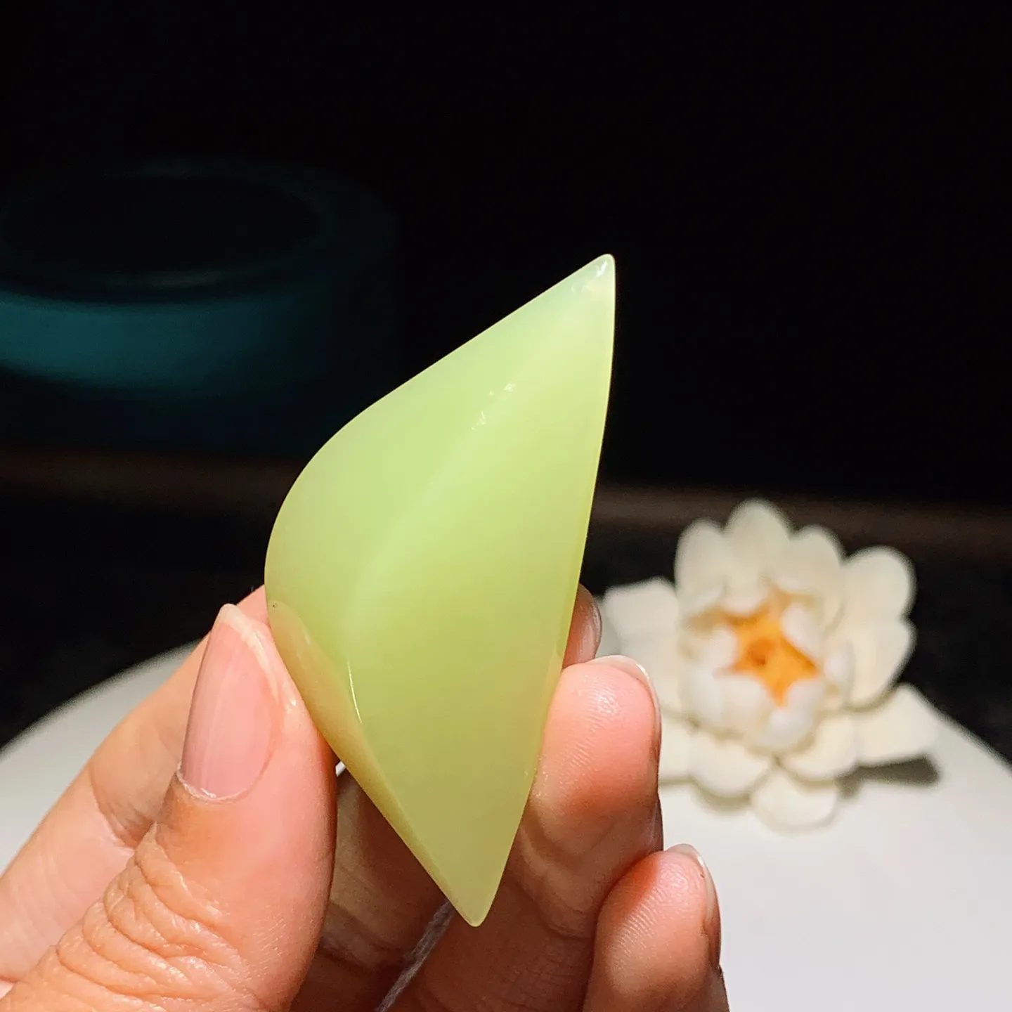 新疆和田玉若羌黄口料随型挂件 尺寸54/26/11重19克 玉质细腻油润 底色纯净 脂粉好，品质好！