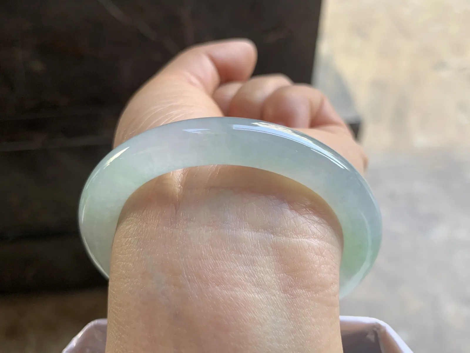 51.5-9.2mm
冰种晴水圆条手镯 底色漂亮 水润光泽