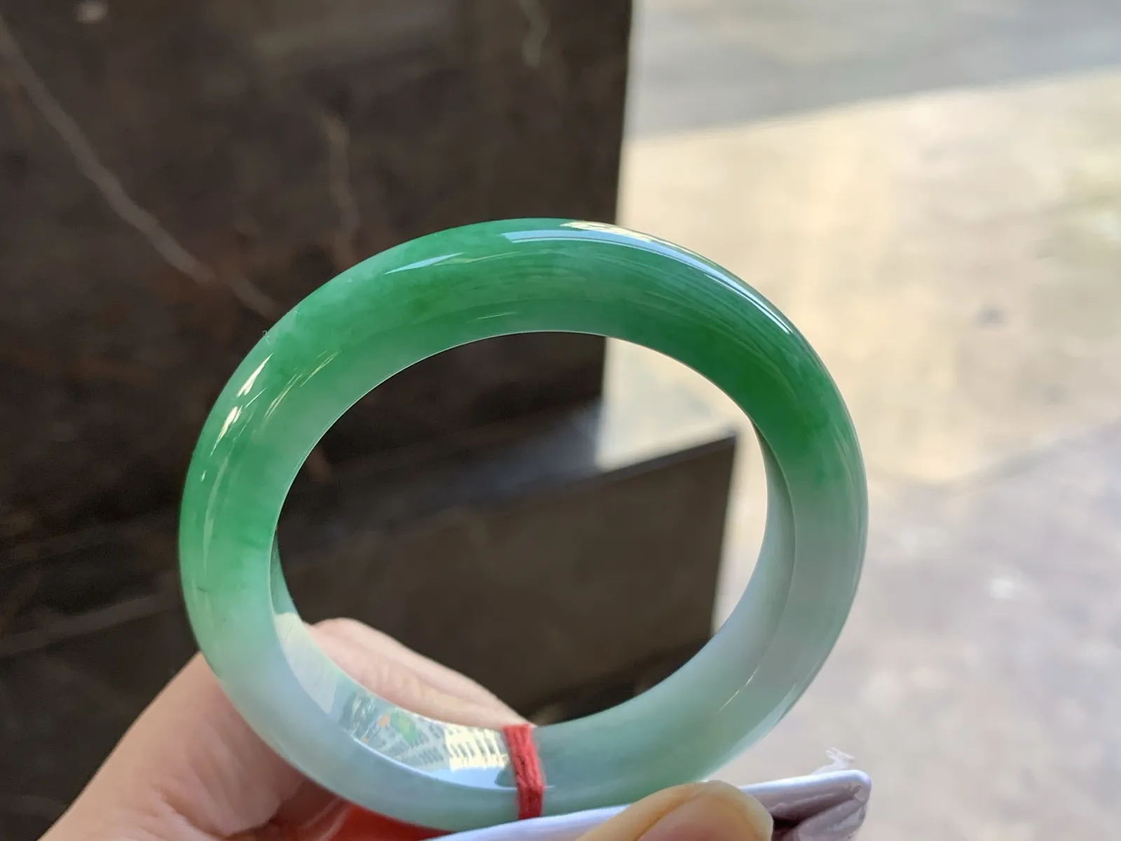 53.5-12.2-9.1

浓绿色手镯^_^颜色鲜艳