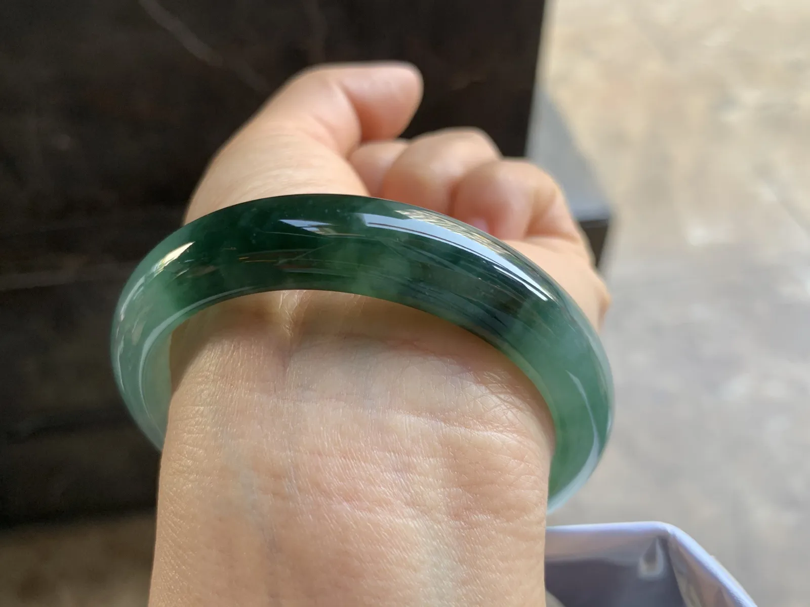 55-13-7.8mm
冰种飘花手镯 底子细腻 水润浓郁