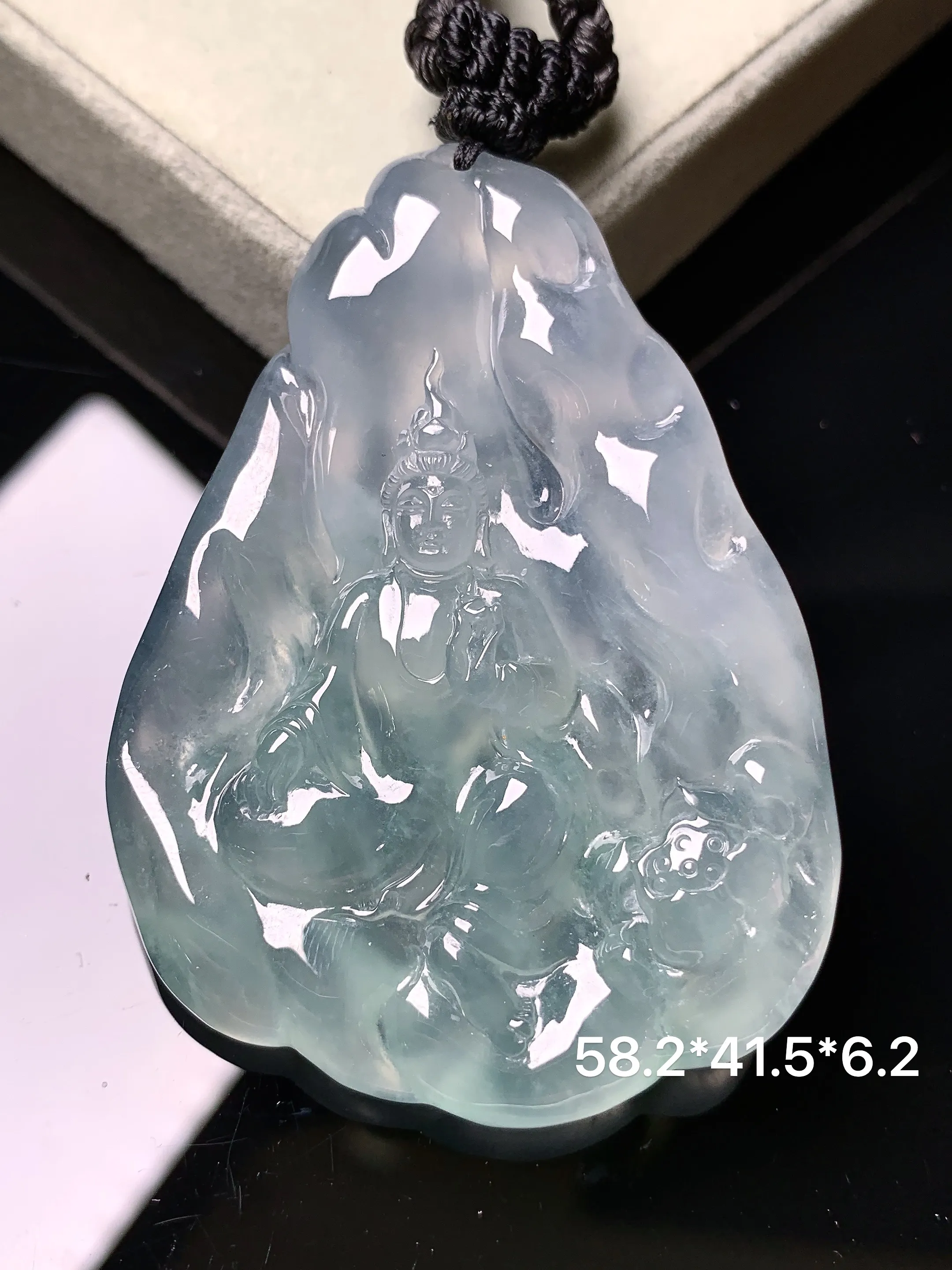 冰种观音菩萨吊坠 玉质细腻 色泽艳丽清新 整体尺寸58.2*41.5*6.2