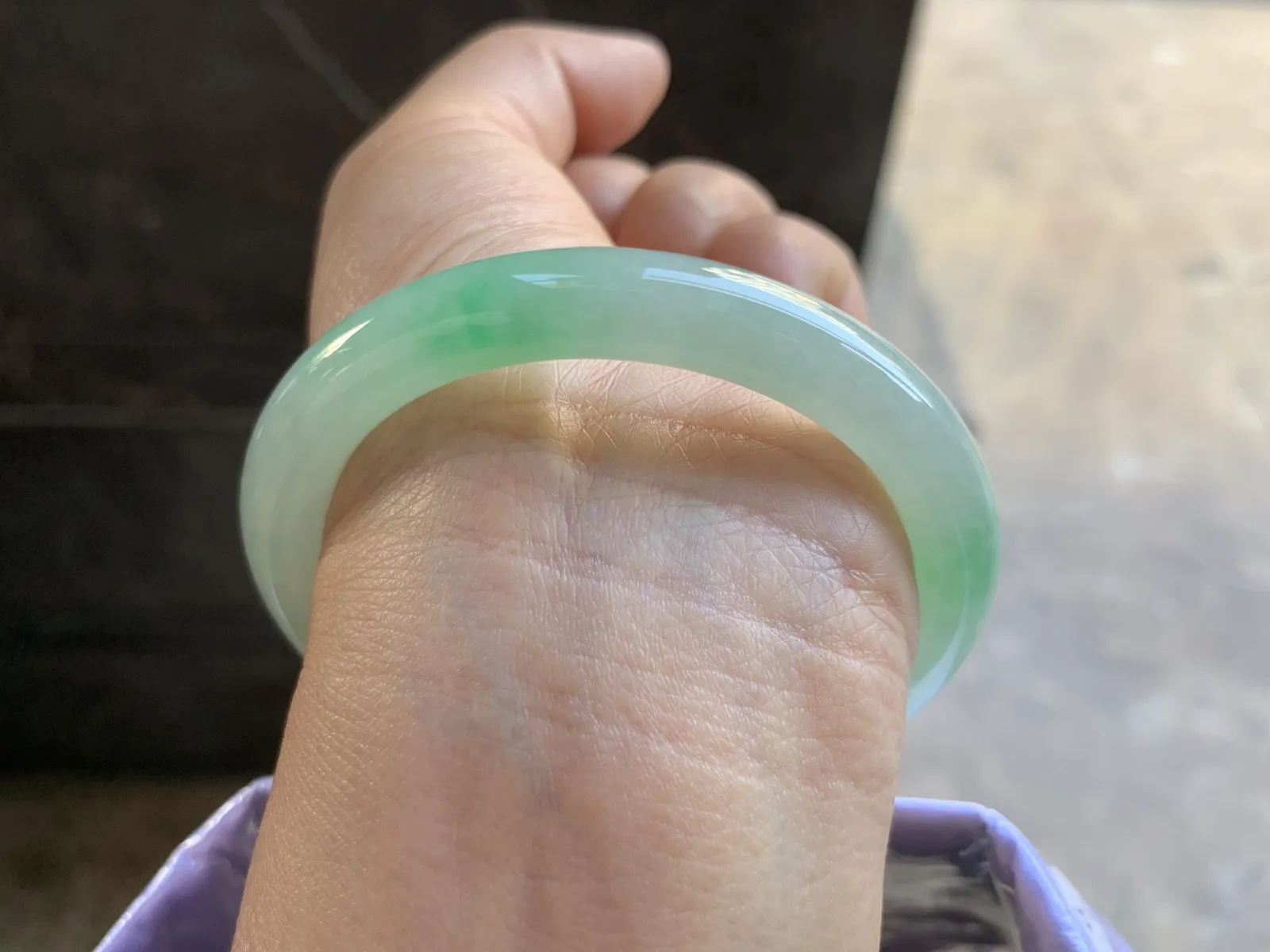 53-8.7mm
冰种带色圆条手镯 水润清新