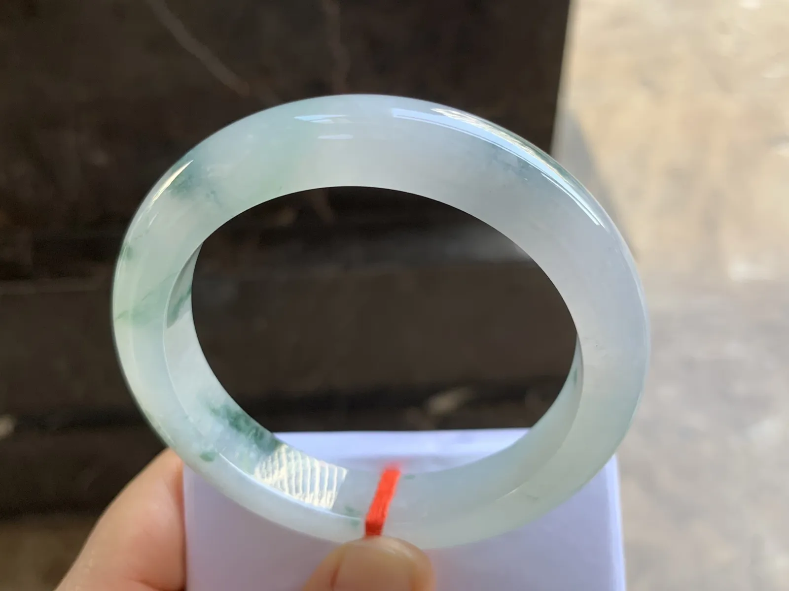 58-12.2-9.4mm
冰种飘花手镯 水润光泽 山水花色