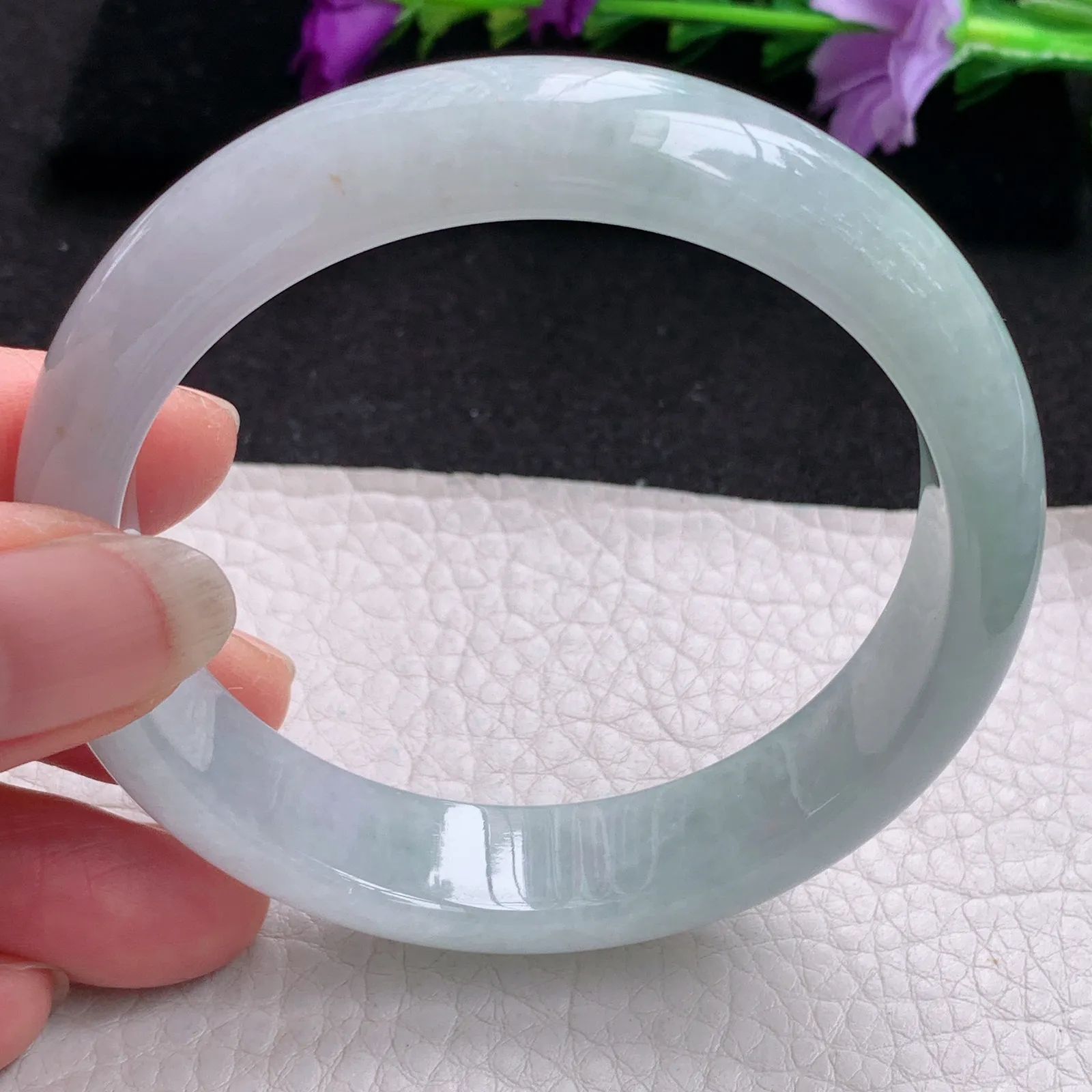 z实拍58*14*7.7平安镯 天然缅甸翡翠浅绿绿水润宽边玉手镯 玉手环