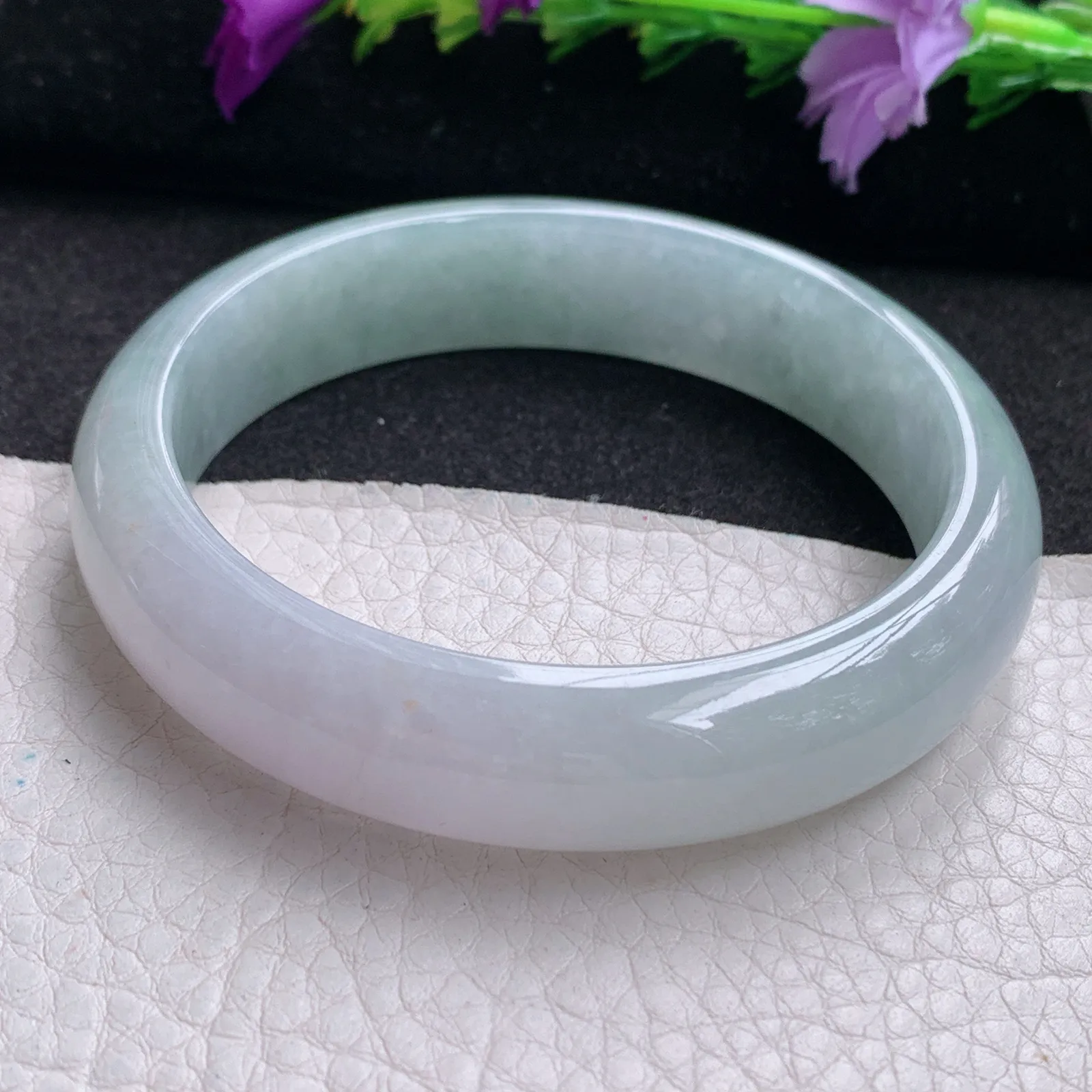 z实拍58*14*7.7平安镯 天然缅甸翡翠浅绿绿水润宽边玉手镯 玉手环