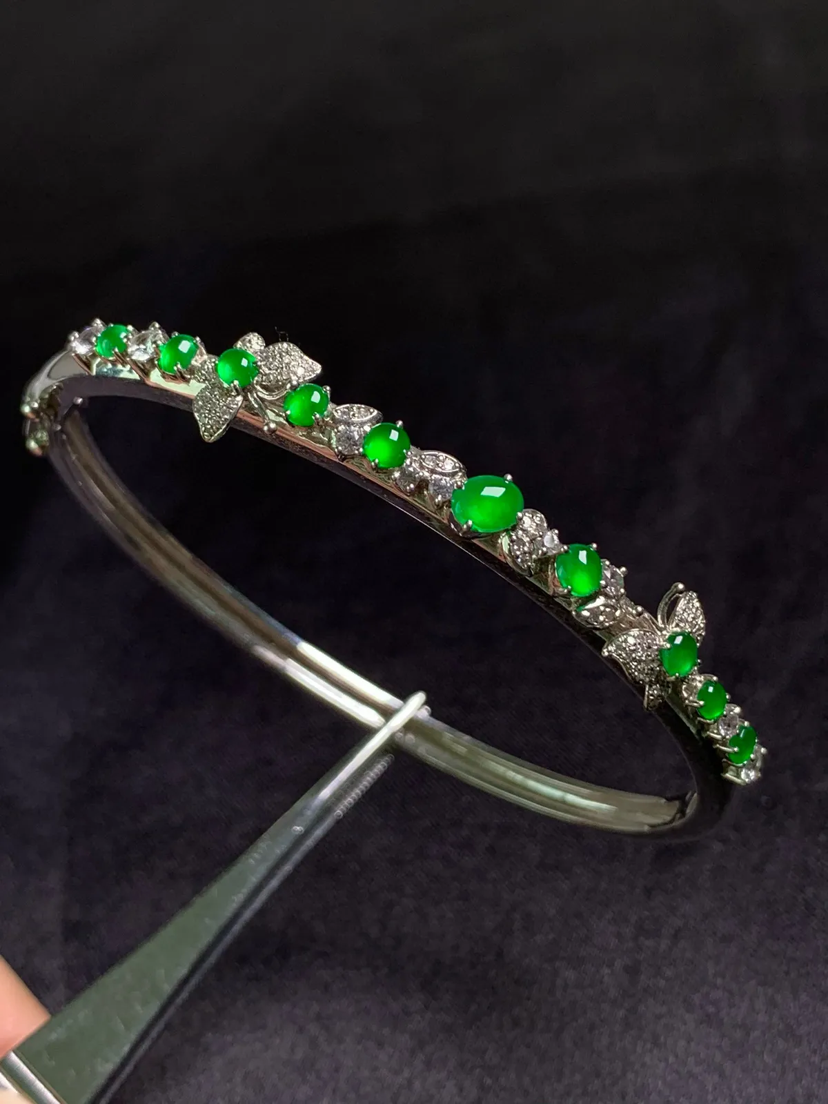 【18k金镶嵌蛋面手镯】种老细腻，色阳浓郁起胶圈口：57.7*8.6*5.7