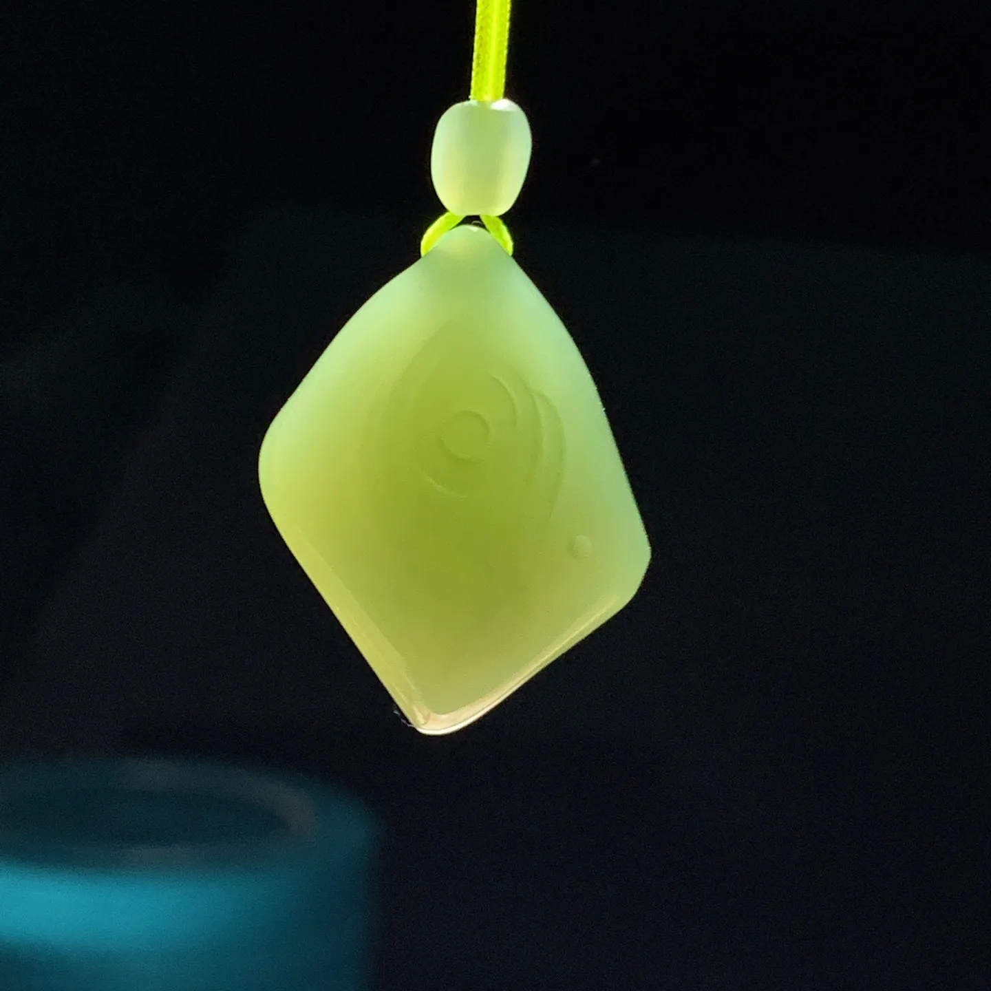 和田玉粉青俄罗斯碧玉随型挂件 尺寸28/21/10重9.5克 玉质细腻油润 底色纯净 脂粉好，品质好！lt260116