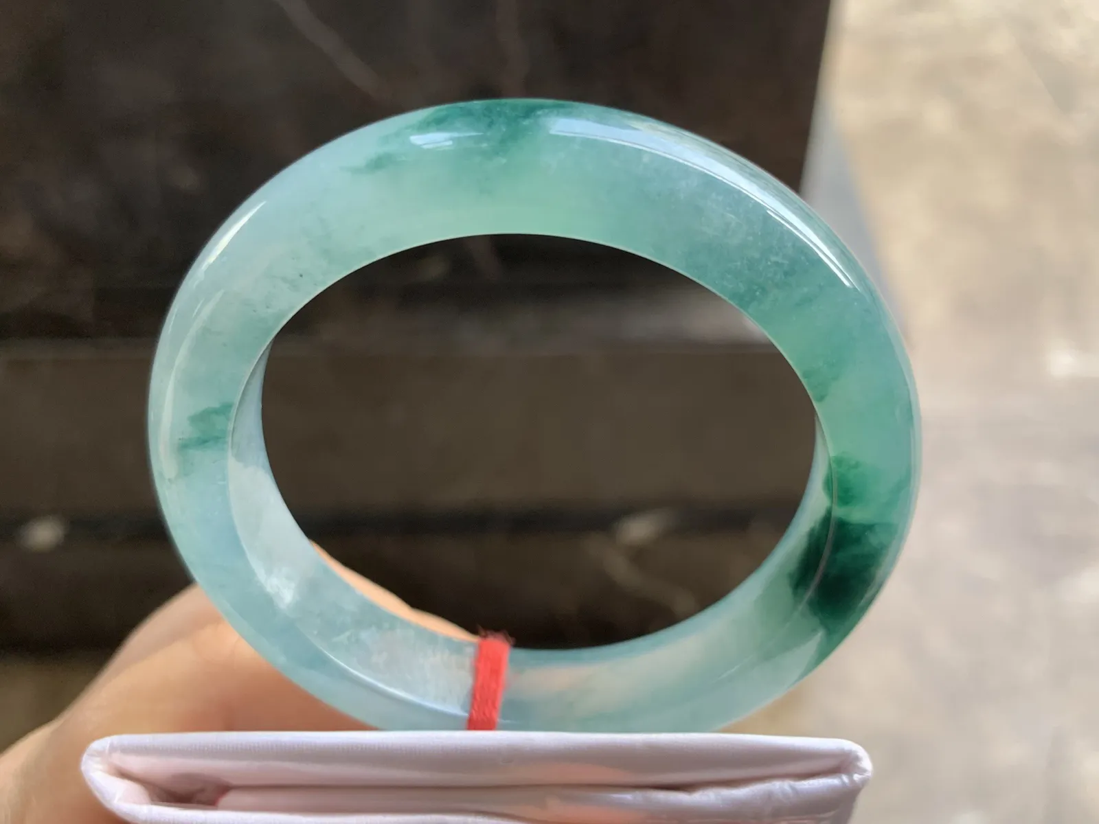 54-11.6-8.7mm
冰种蓝底飘花手镯 水润光泽 底色漂亮 花色独特 推荐