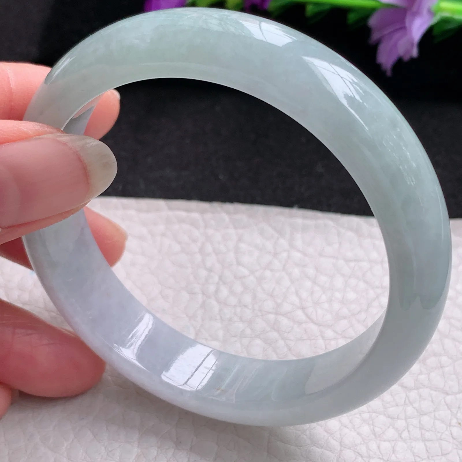 z实拍58*14*7.7平安镯 天然缅甸翡翠浅绿绿水润宽边玉手镯 玉手环