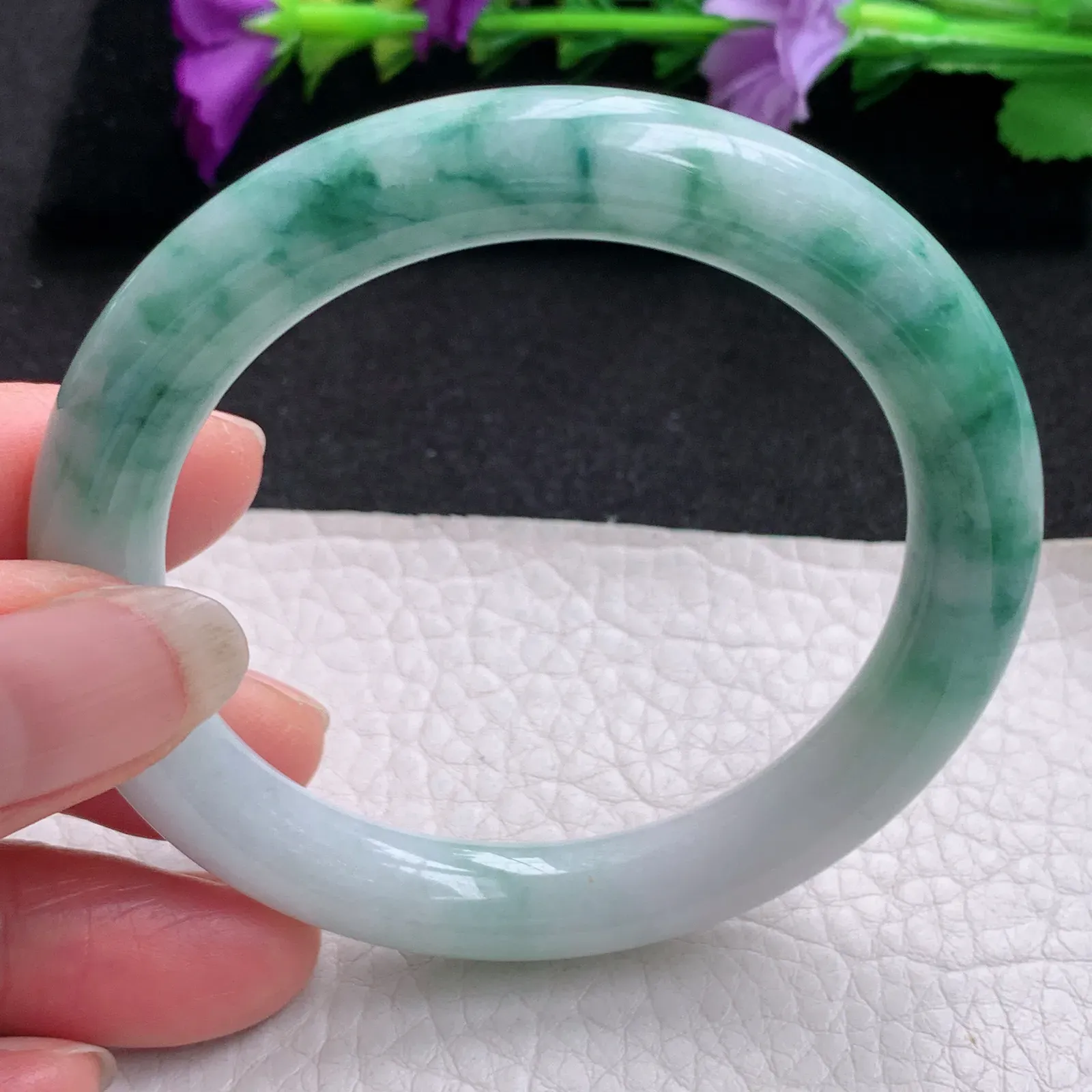 ee实拍53.5*8.4*8.8美人镯 天然缅甸翡翠飘花圆条玉手镯 玉手环