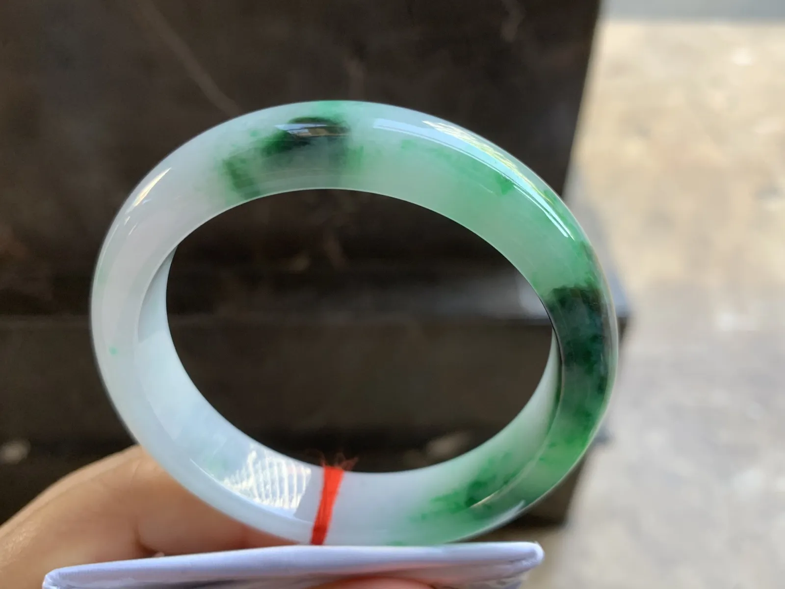 57-13.2-8.3mm
带色手镯 底子细腻 颜色辣绿 推荐