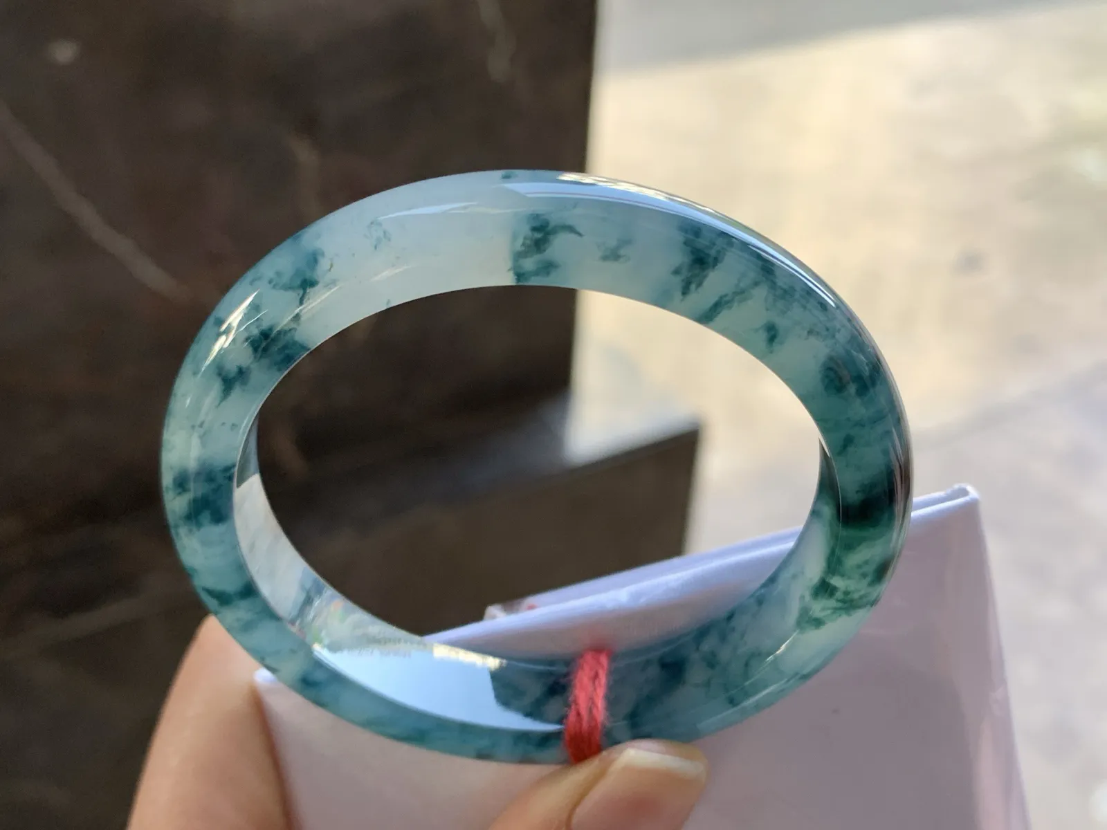 55.8-11.7-7.6

蓝花贵妃手镯^_^飘花浓郁 正圈53可以带