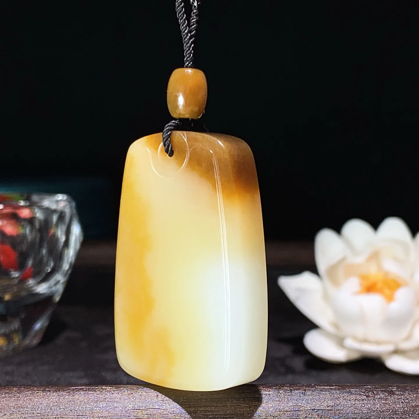 新疆和田玉且末糖平安无事牌挂件 尺寸44/28/11重36.4克 玉质细腻油润 底色纯净 脂粉好，品质好！lt260116