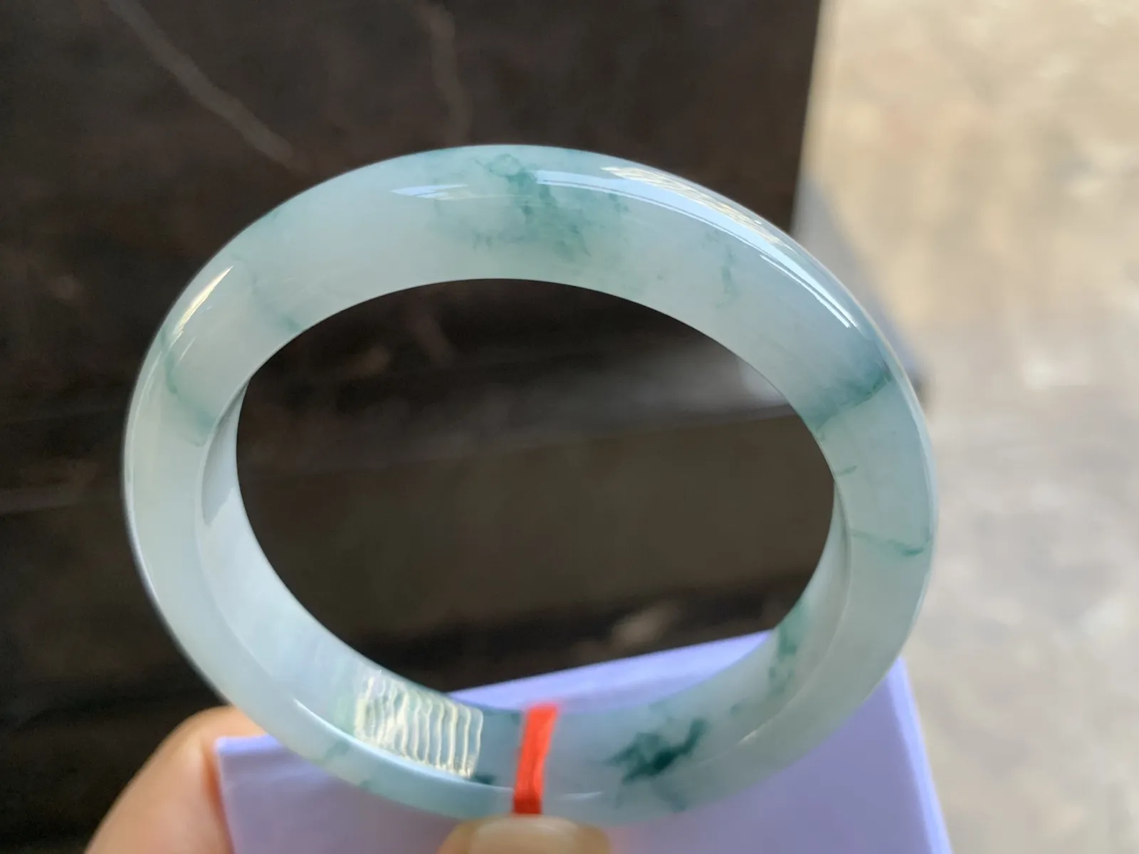 55-12-7.8mm
冰种飘花手镯 水润光泽 飘花灵动 推荐