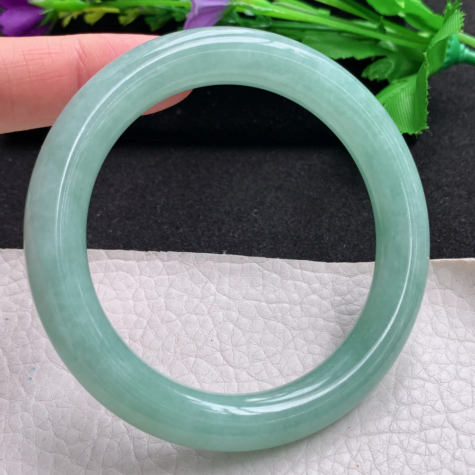 n实拍59*10.3美人镯 天然缅甸翡翠甜绿圆条玉手镯 叮当镯