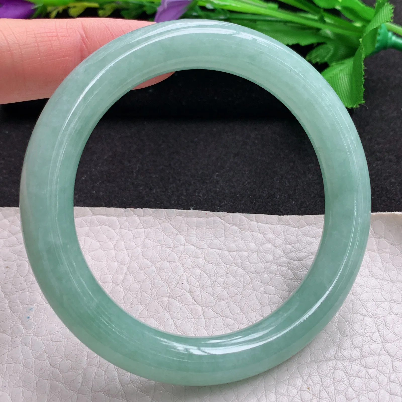 n实拍59*10.3美人镯 天然缅甸翡翠甜绿圆条玉手镯 叮当镯