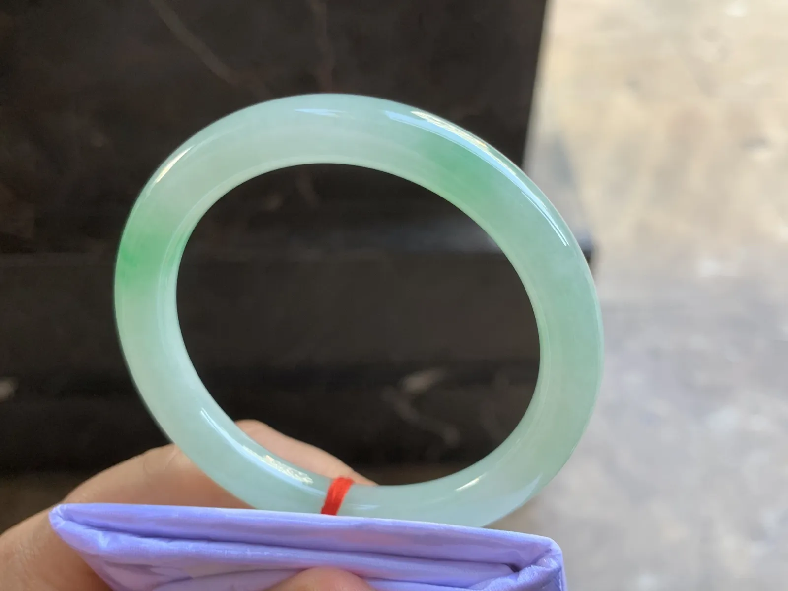 53-8.7mm
冰种带色圆条手镯 水润清新