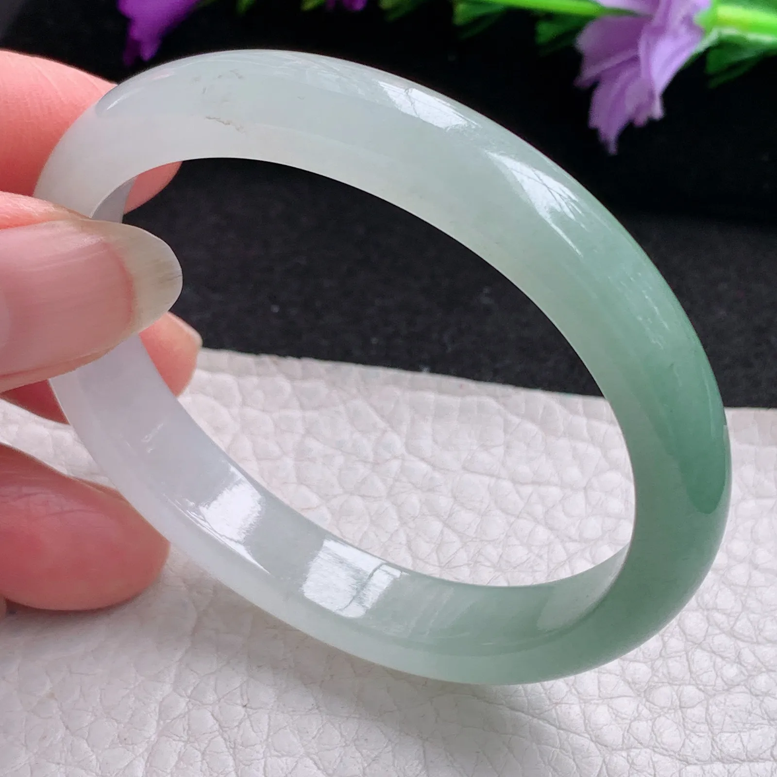 yh小圈口53.5*46*10*6.5贵妃镯 天然缅甸翡翠冰纯秀气椭圆宽边玉手镯 玉手环