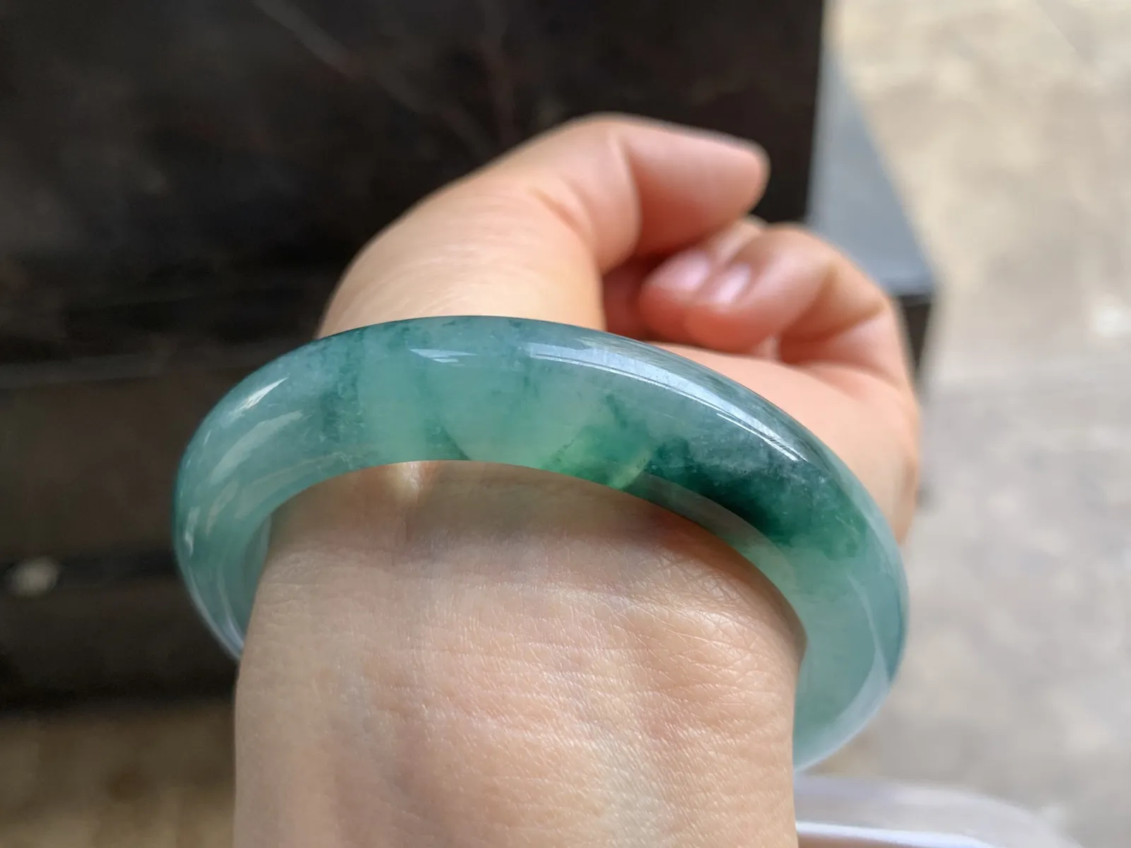 54-11.6-8.7mm
冰种蓝底飘花手镯 水润光泽 底色漂亮 花色独特 推荐